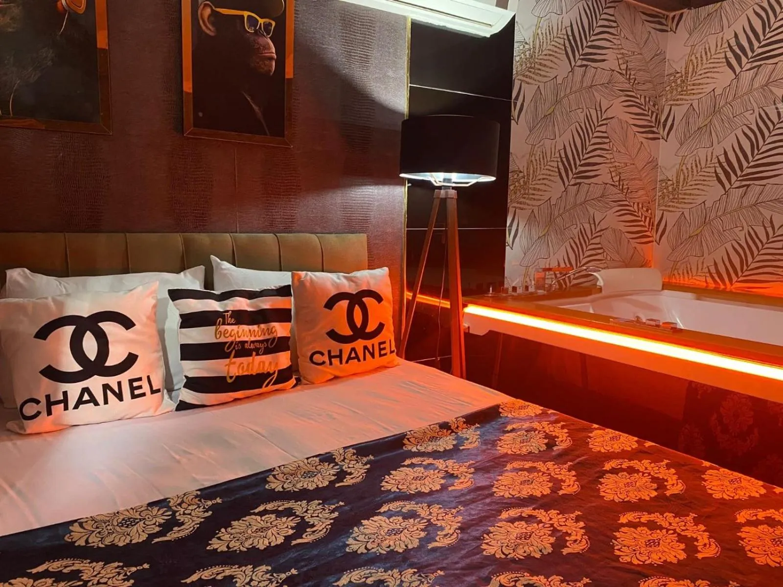 Bed in Royal Suite Hotel