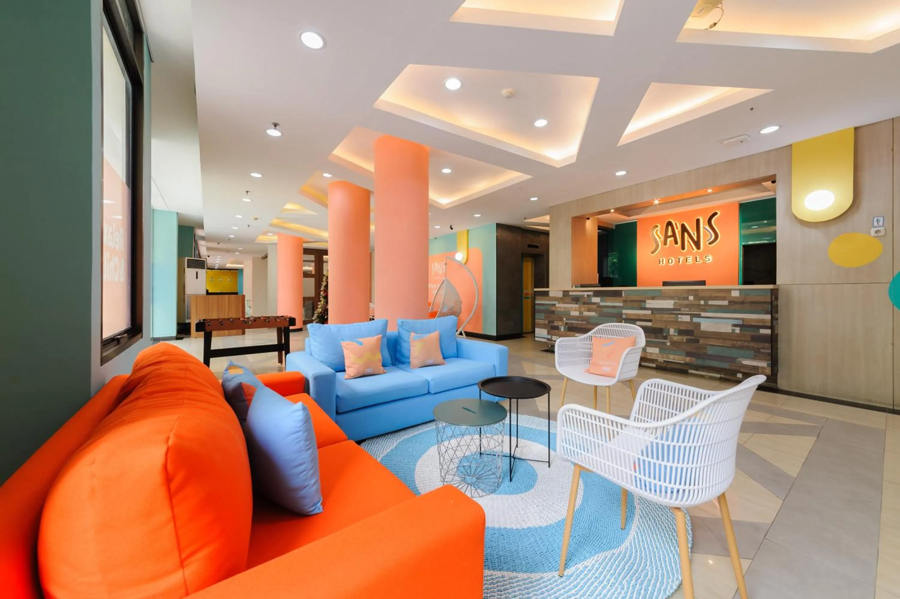 Lobby or reception in Sans Hotel The Green Bekasi by RedDoorz