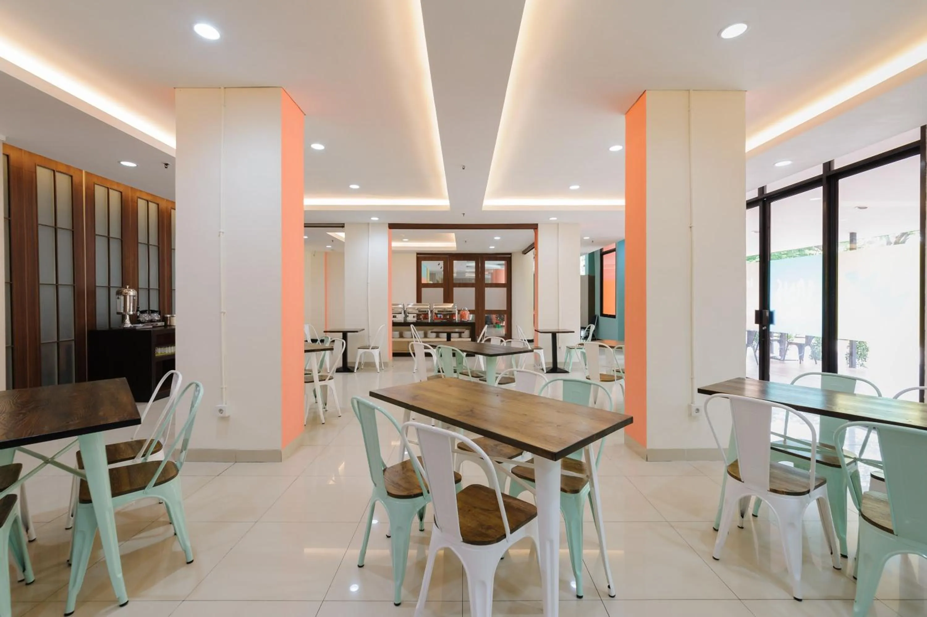 Seating area in Sans Hotel The Green Bekasi by RedDoorz