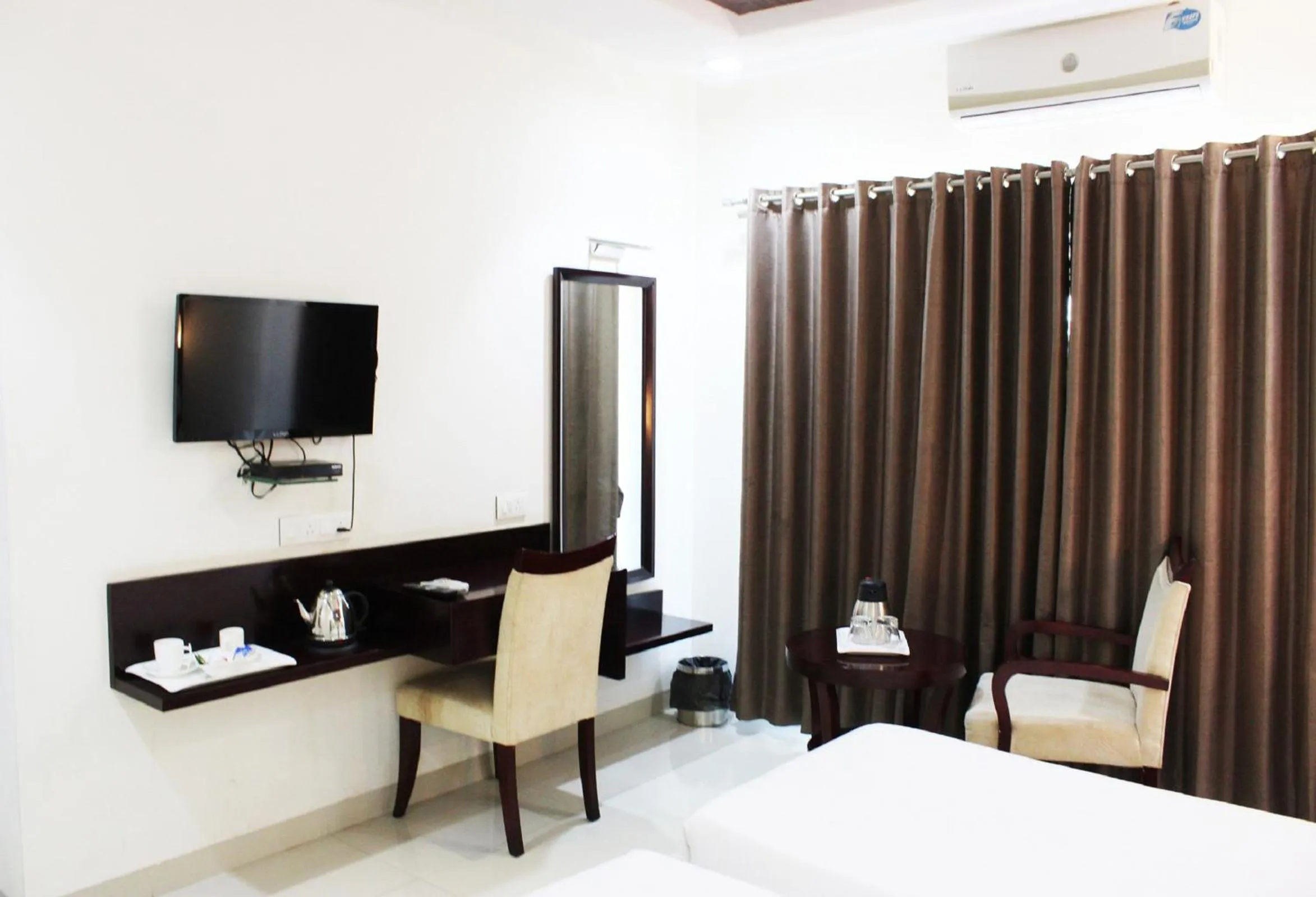 TV and multimedia, Bed in Krishna Inn