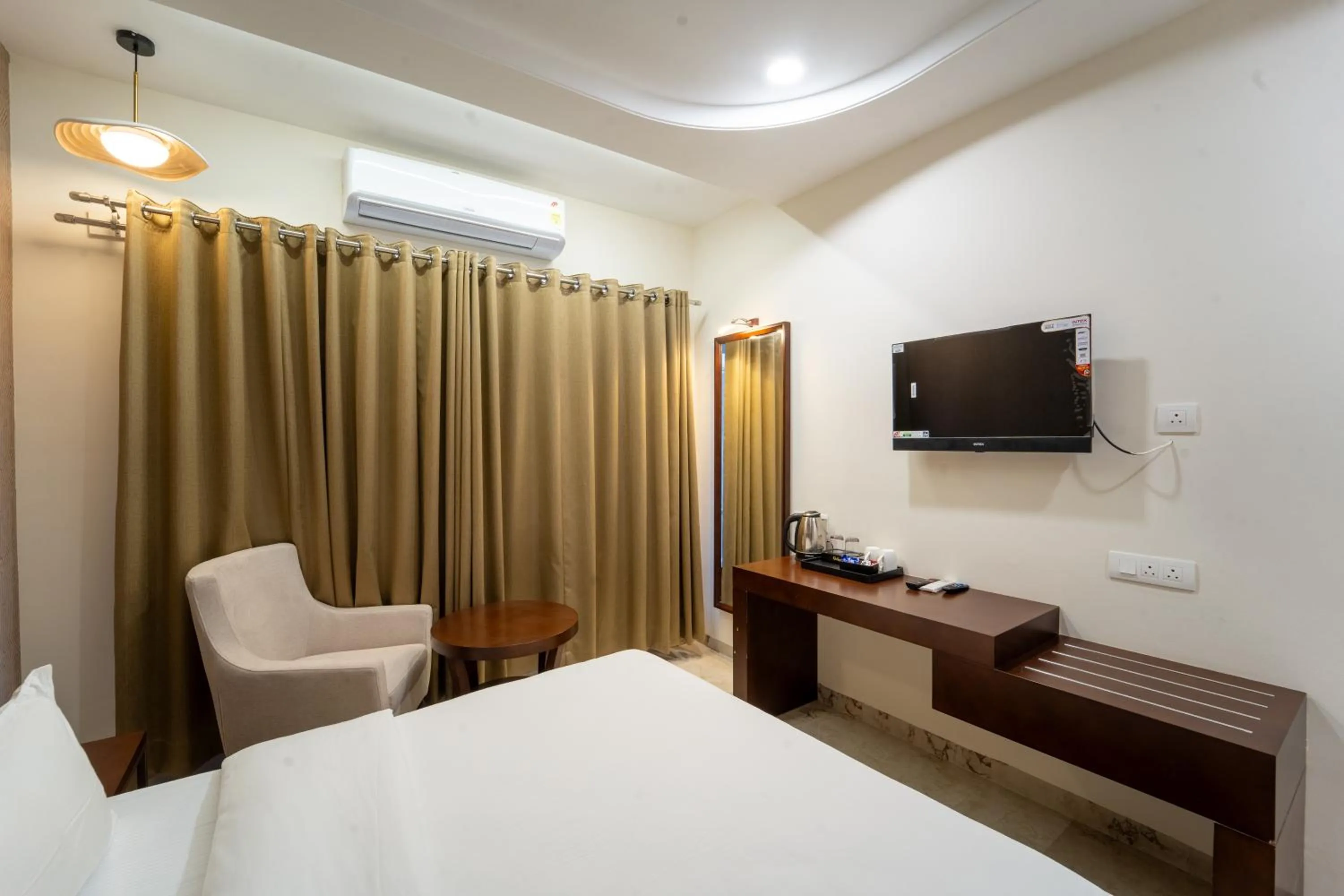 TV and multimedia, Bed in Krishna Inn