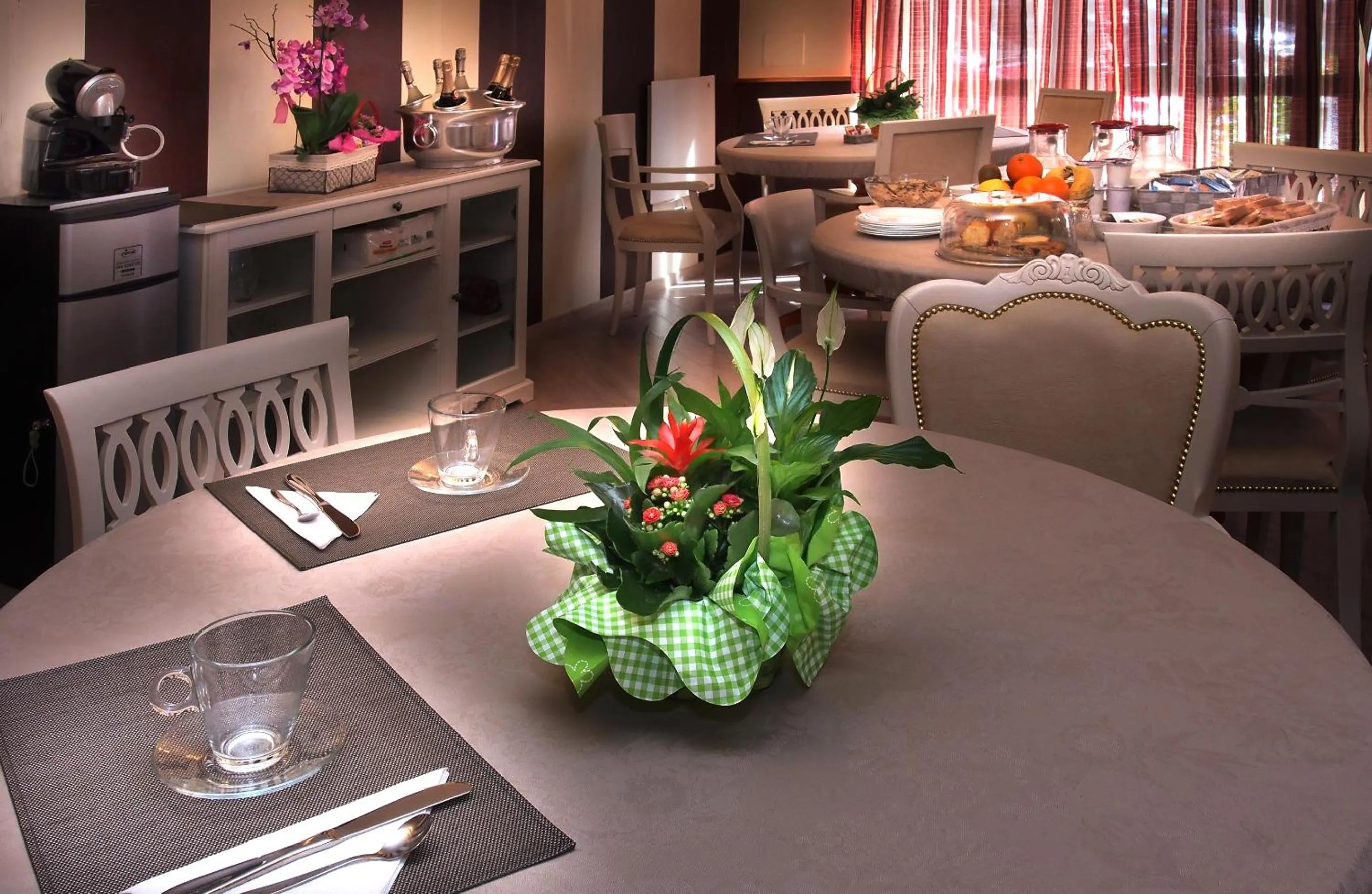 Restaurant/places to eat in Hotel Due Spade