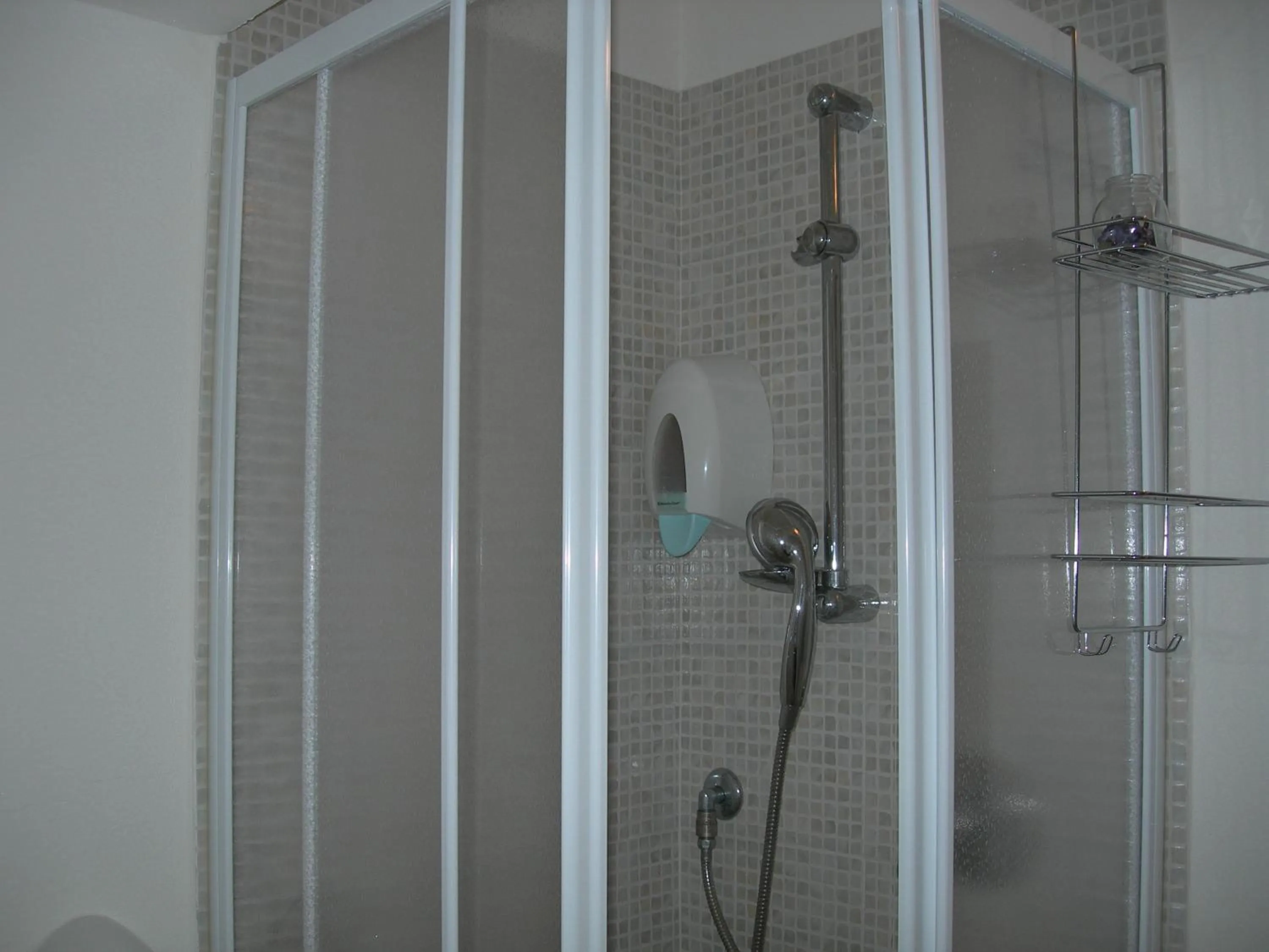 Shower in Hotel Due Spade