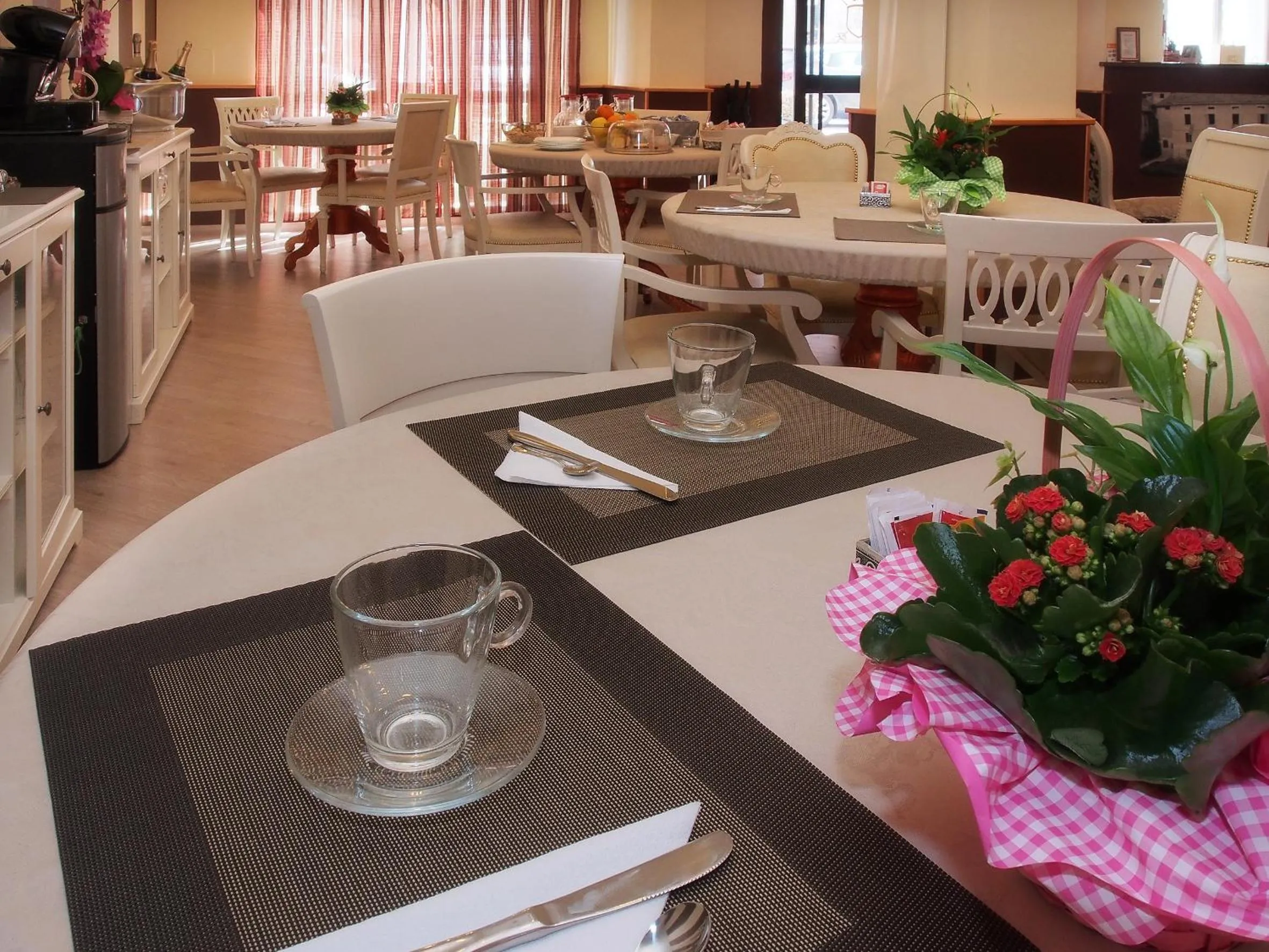 Restaurant/places to eat in Hotel Due Spade