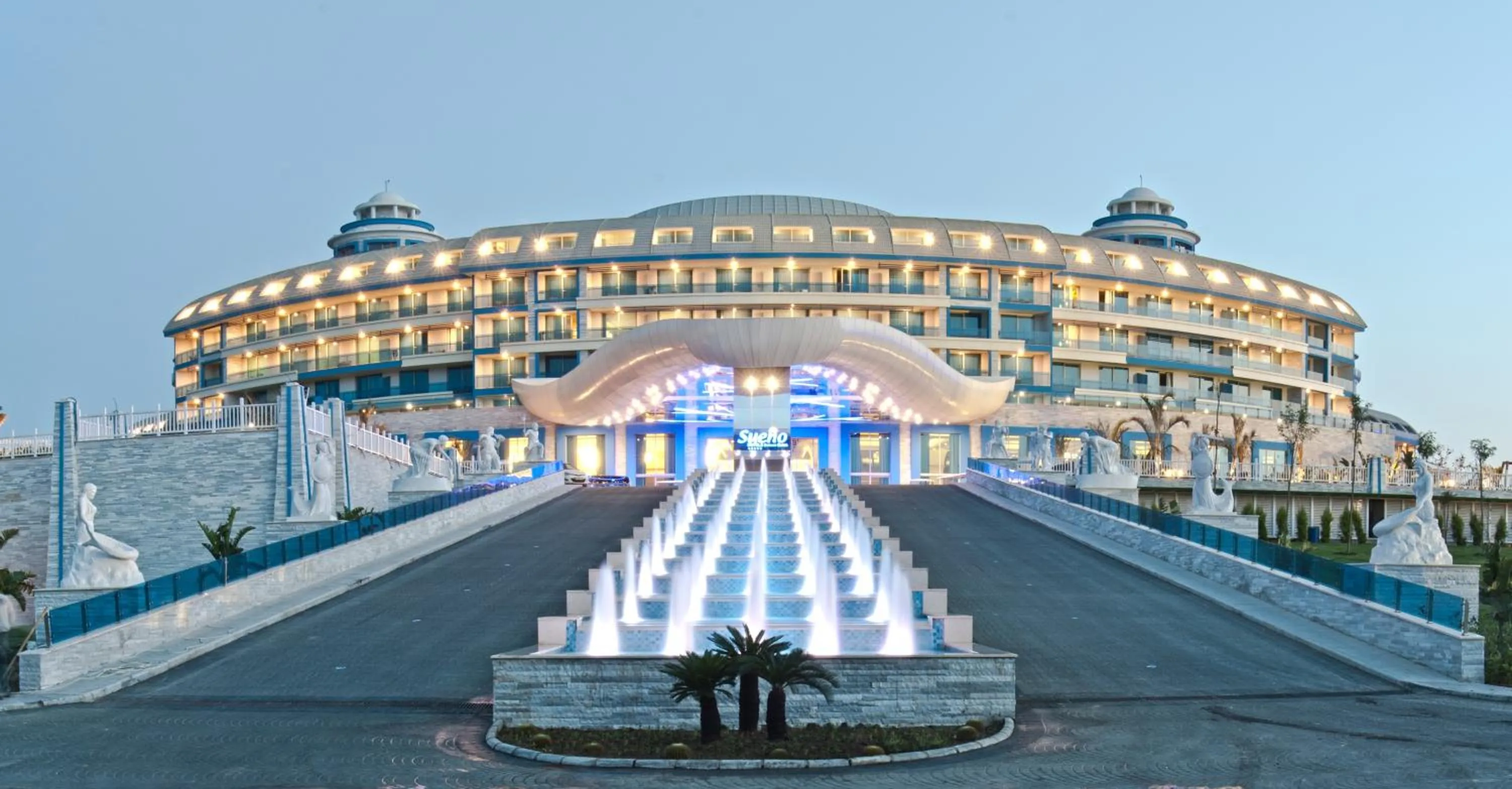 Facade/entrance in Sueno Hotels Deluxe Belek