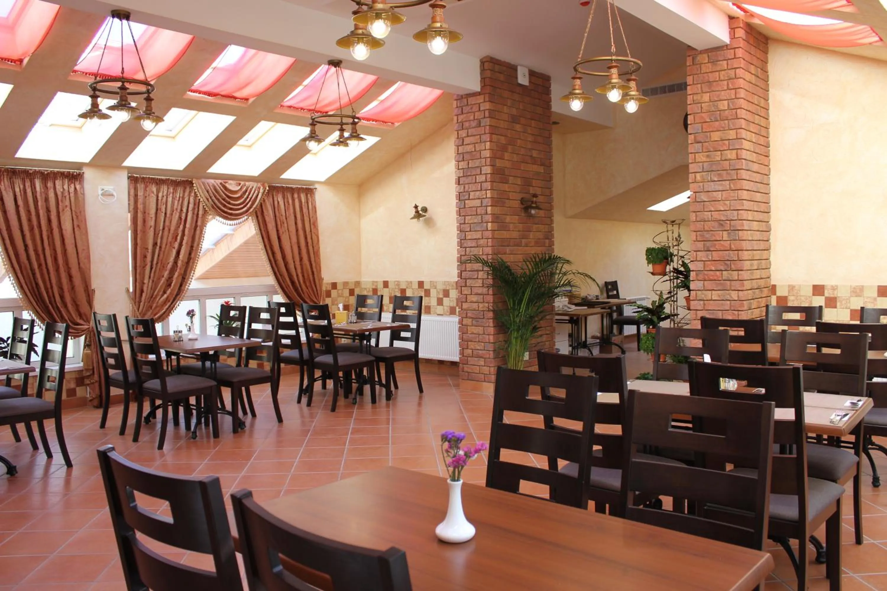 Restaurant/places to eat in Kiev 365 Park Hotel