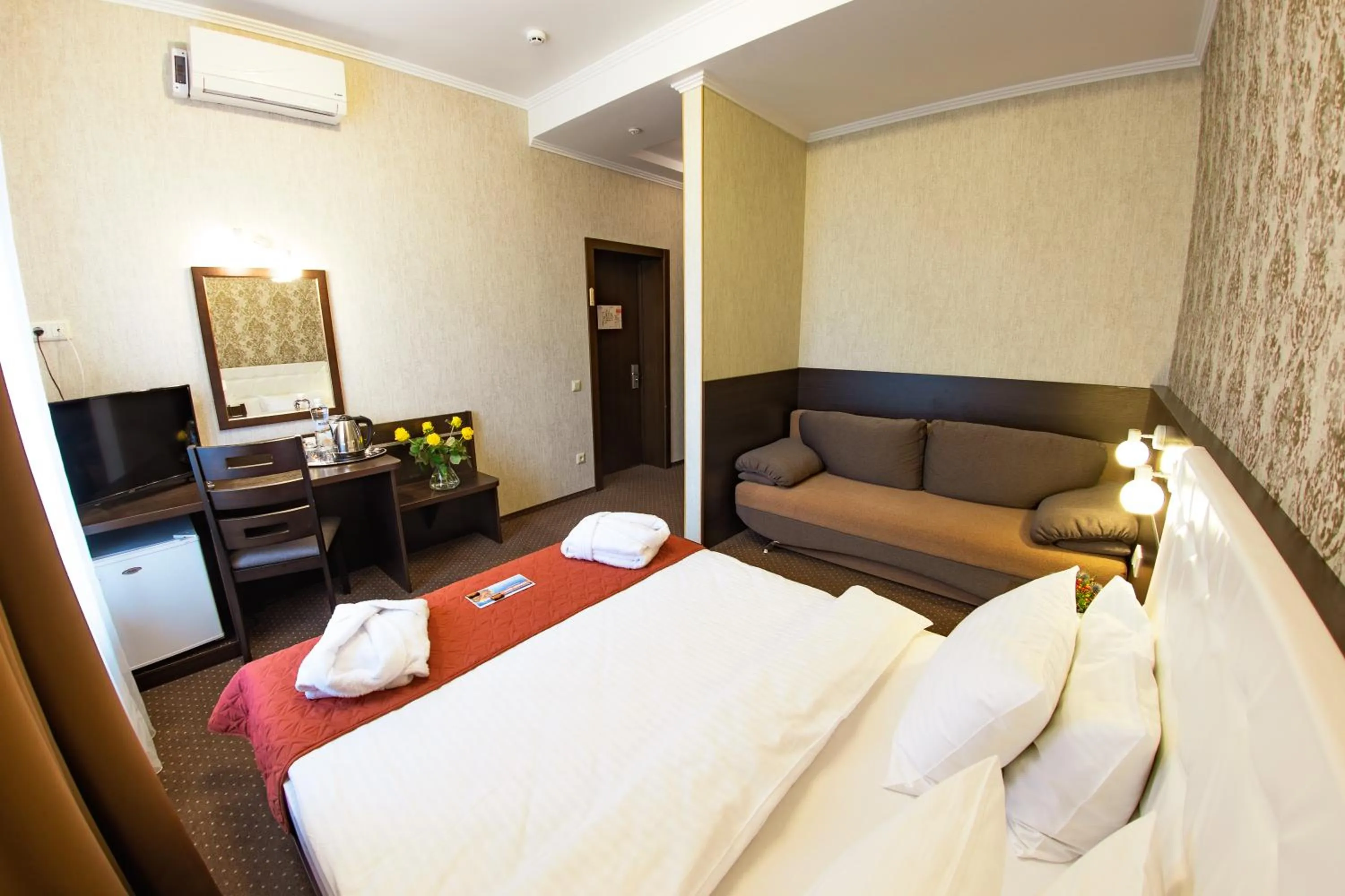 Bed in Kiev 365 Park Hotel