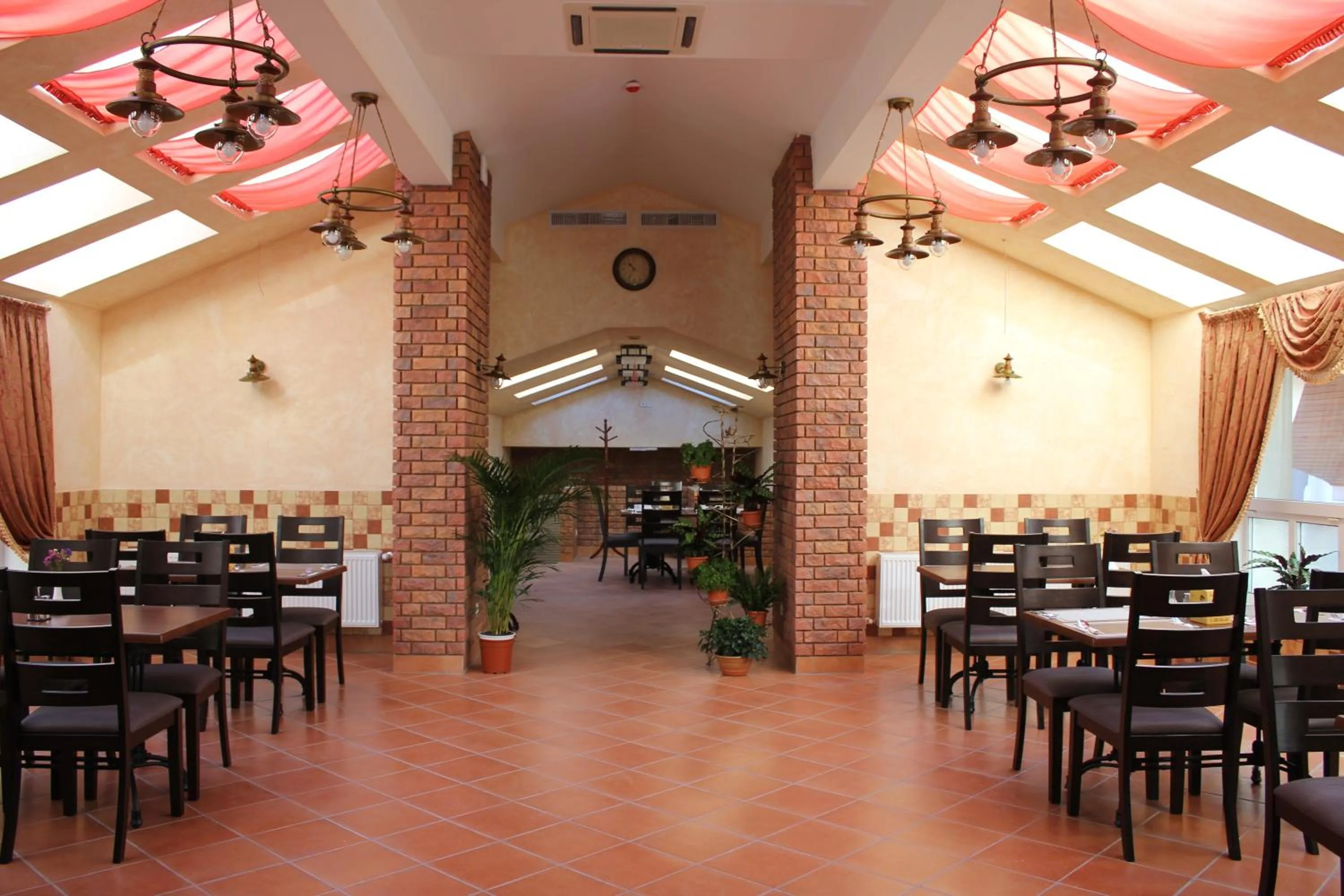 Restaurant/places to eat in Kiev 365 Park Hotel