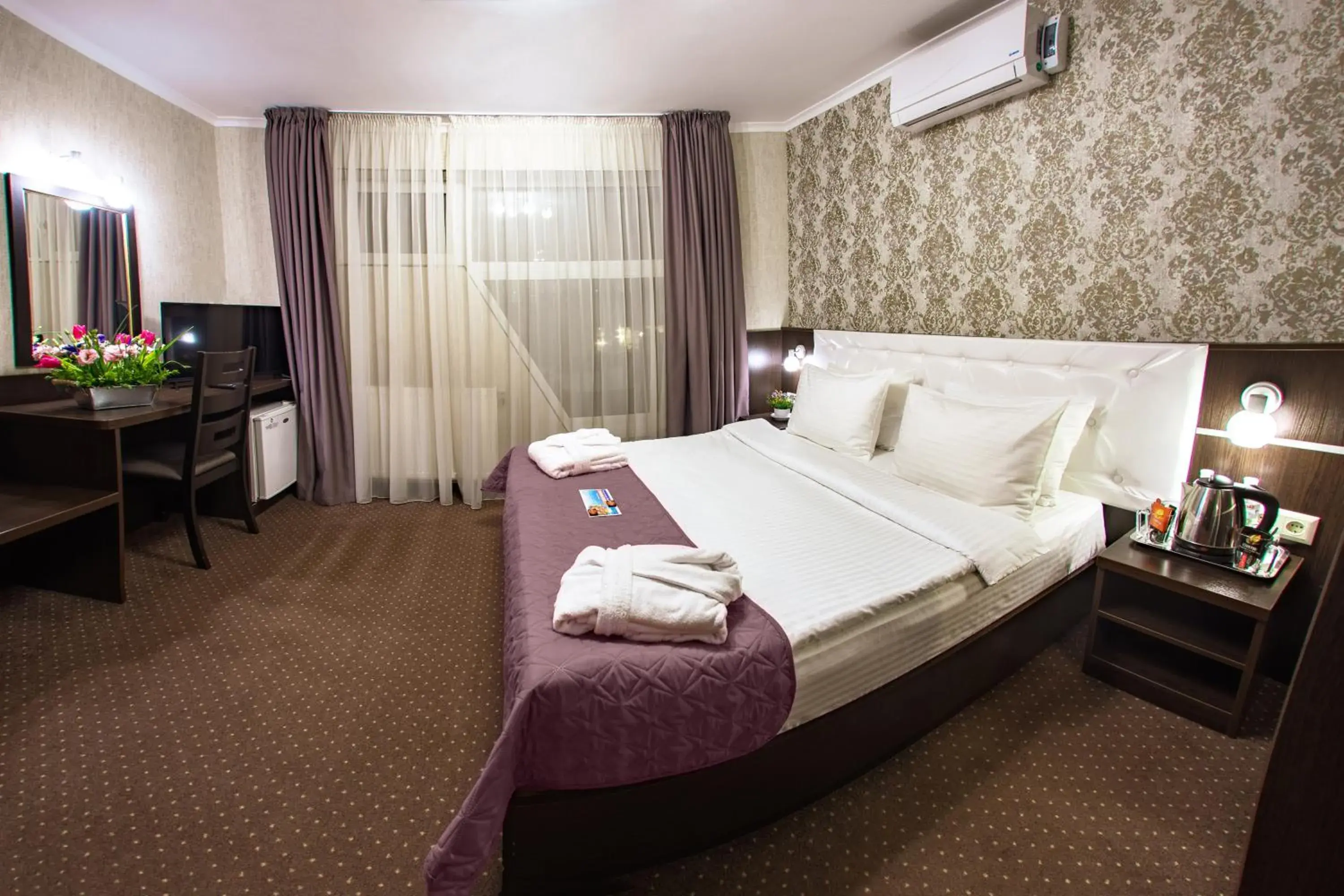 Standard Double Room in Kiev 365 Park Hotel Standard Double Room in Kiev 365 Park Hotel