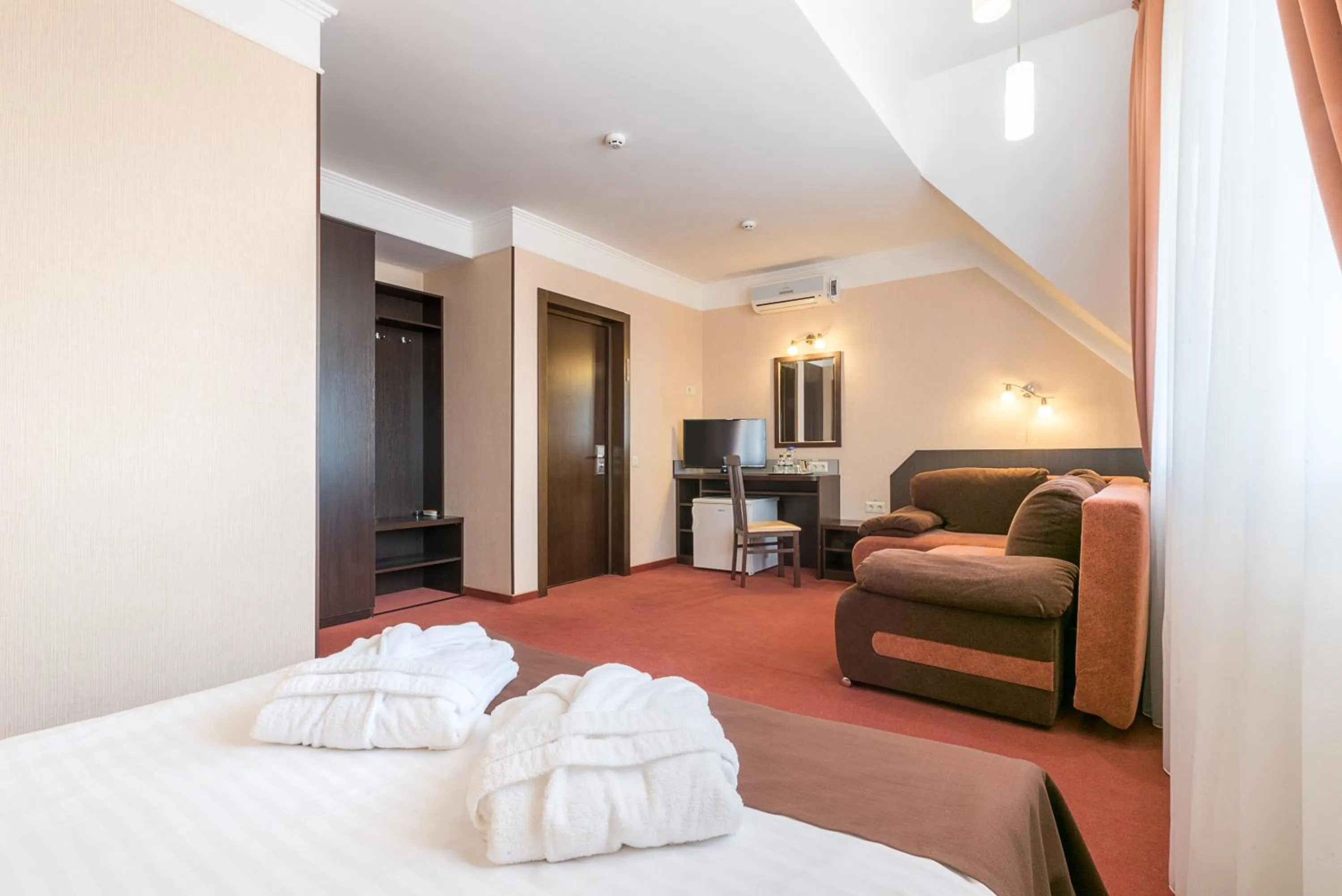 Photo of the whole room, Bed in Kiev 365 Park Hotel