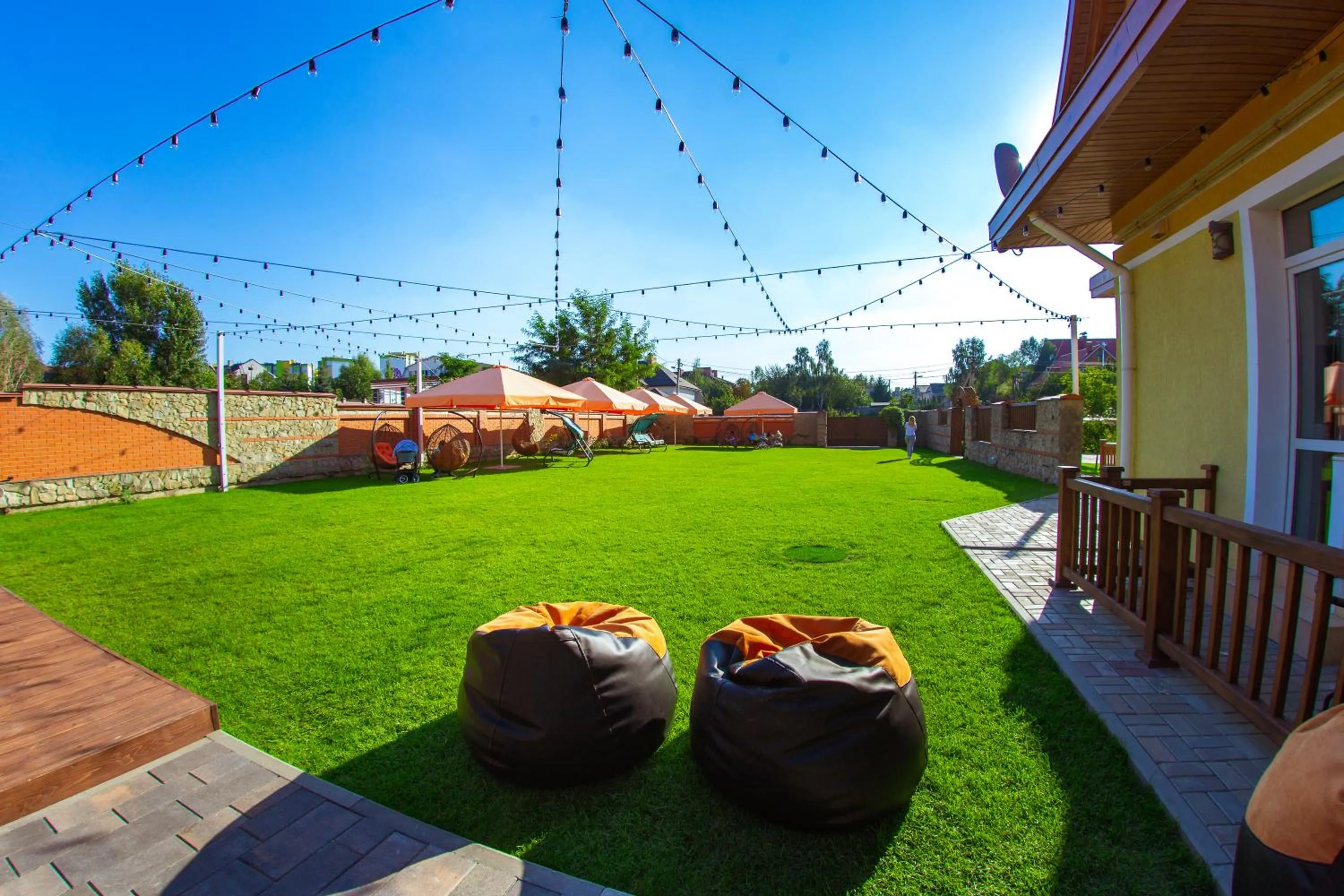 Communal lounge/ TV room in Kiev 365 Park Hotel