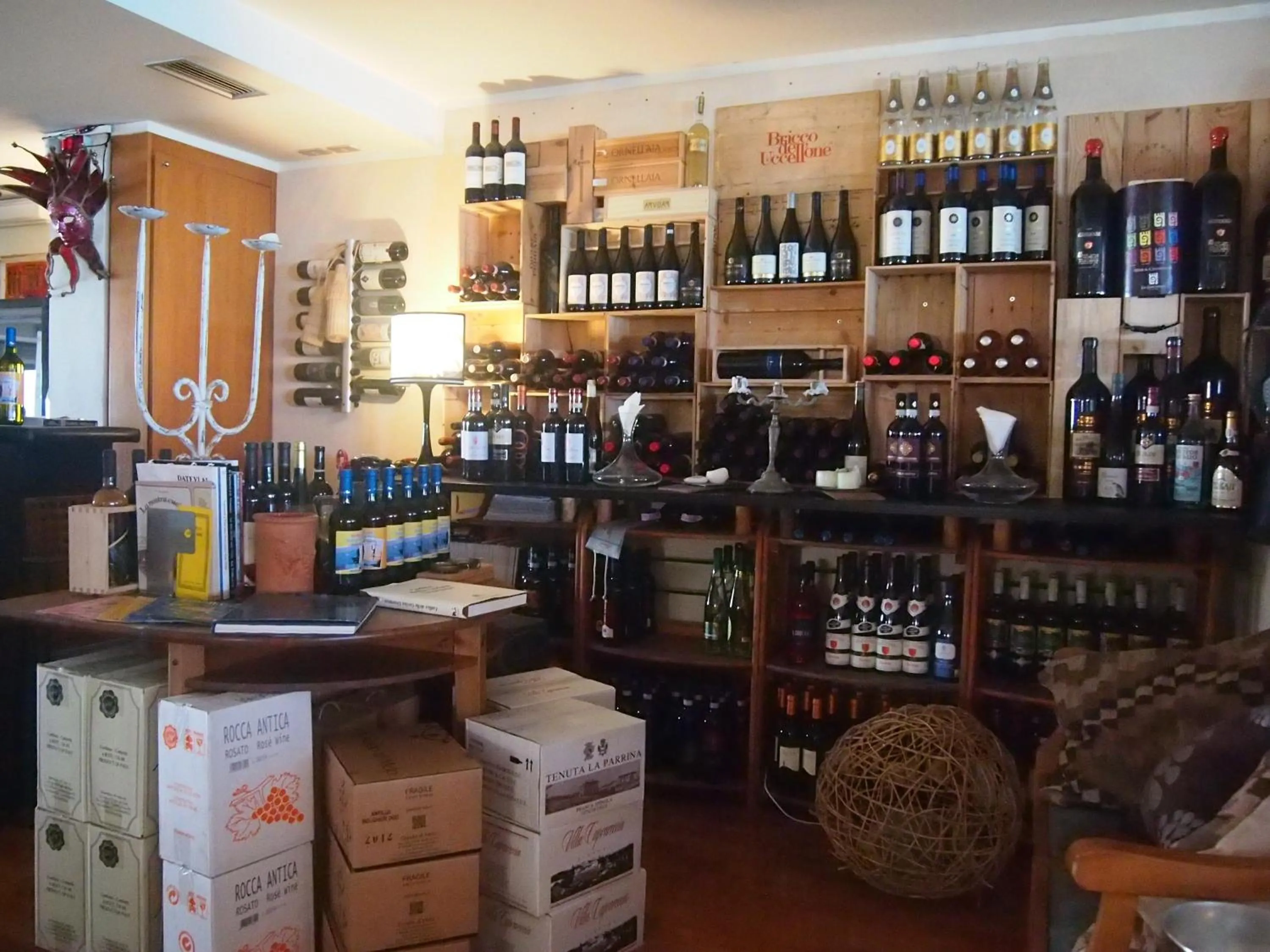 Restaurant/places to eat in Hotel Aurora