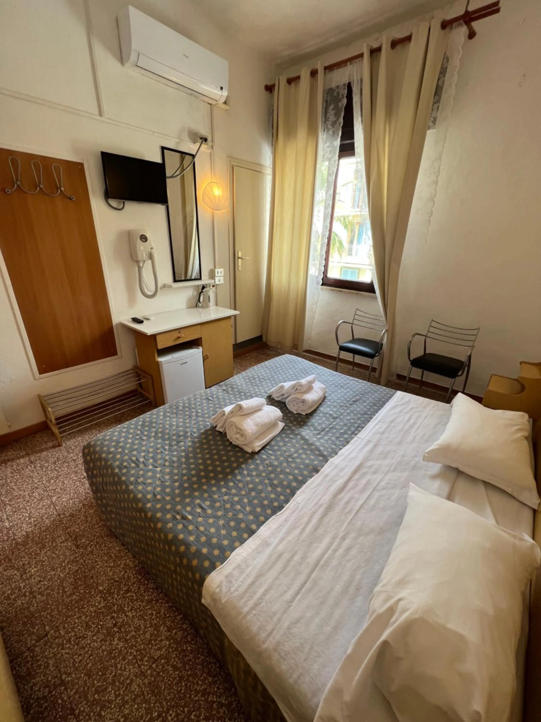 Bedroom, Bed in Hotel Aurora