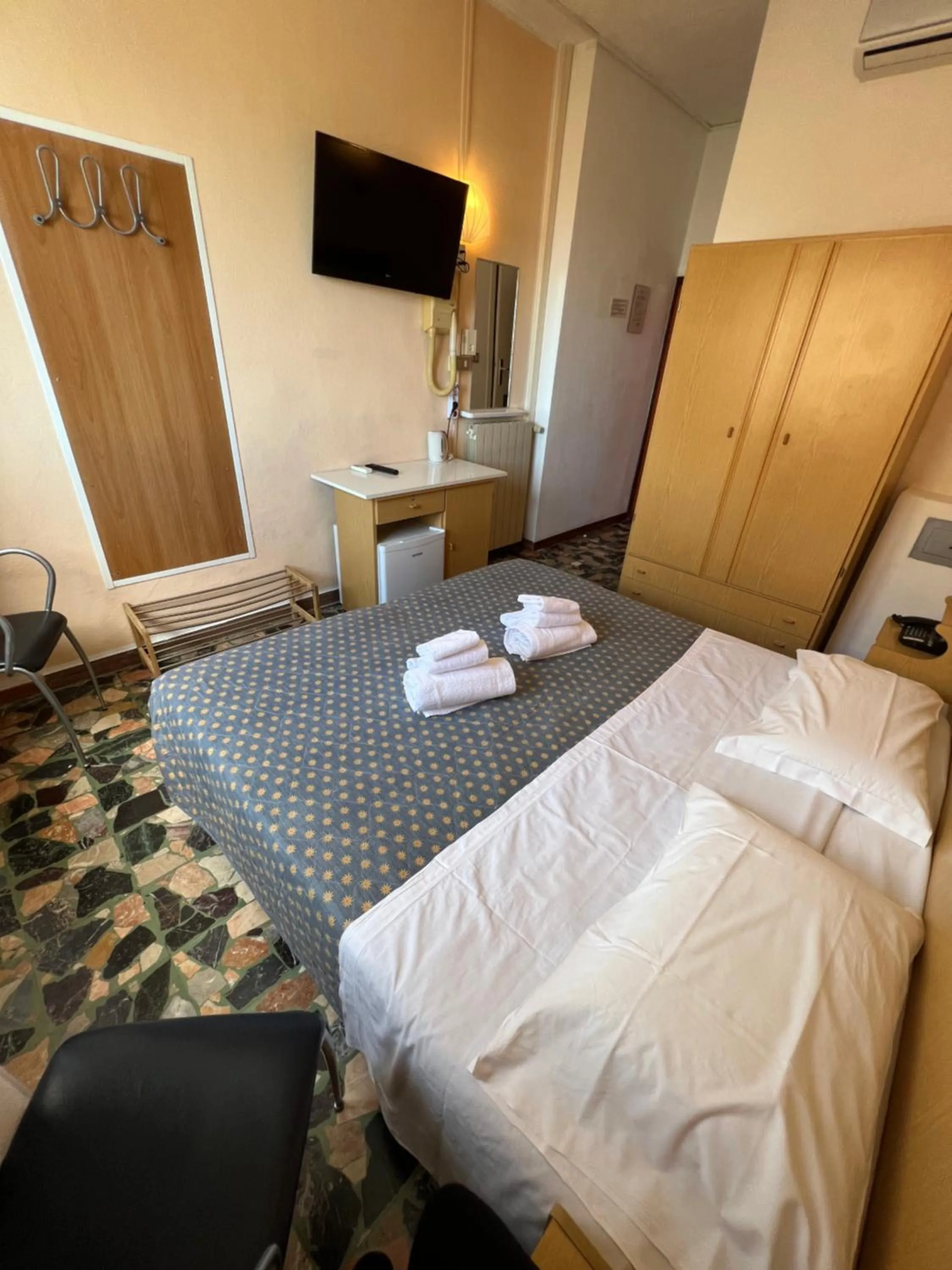 TV and multimedia, Bed in Hotel Aurora