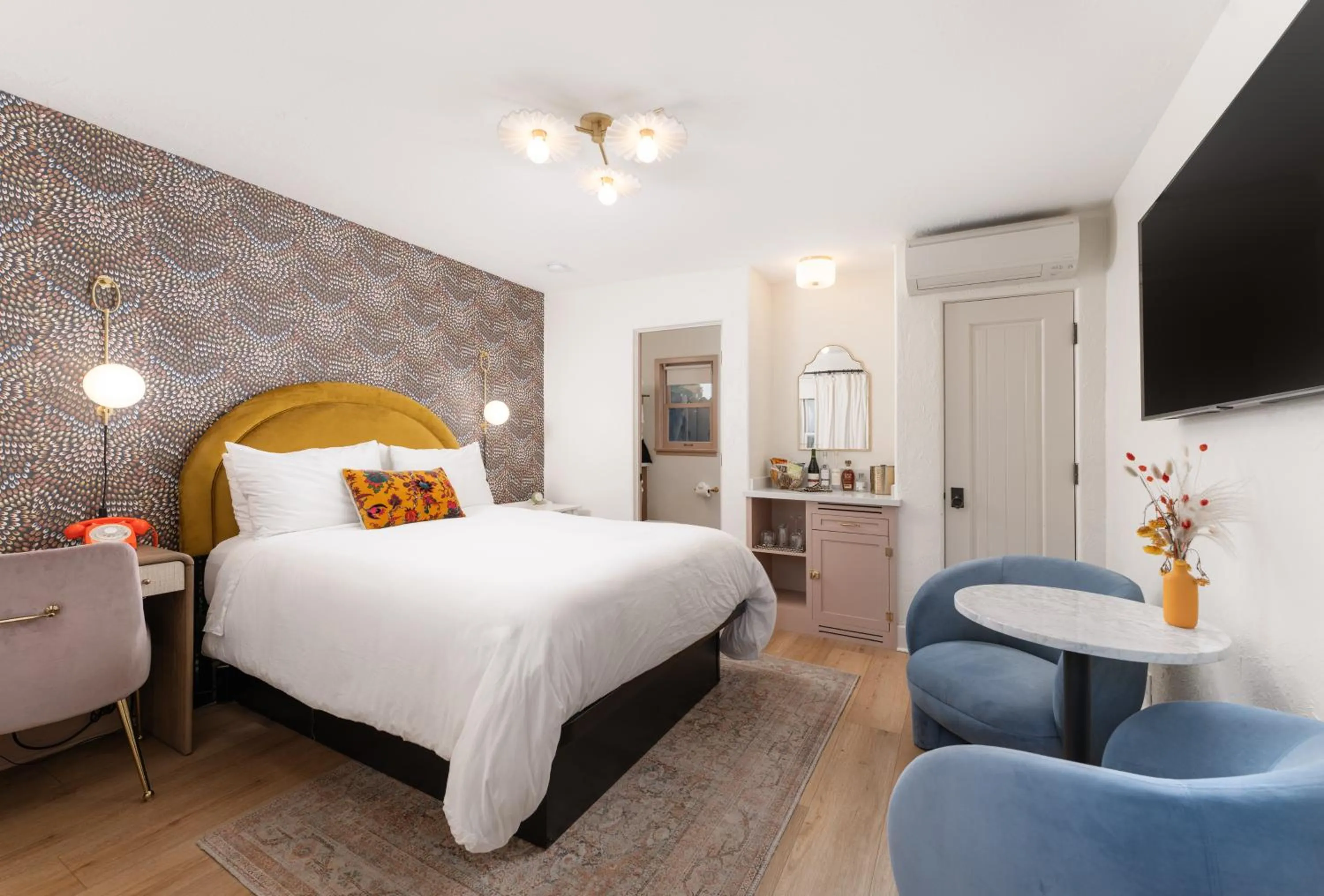 Photo of the whole room, Bed in Petit Soleil - Bed, Breakfast and Bar