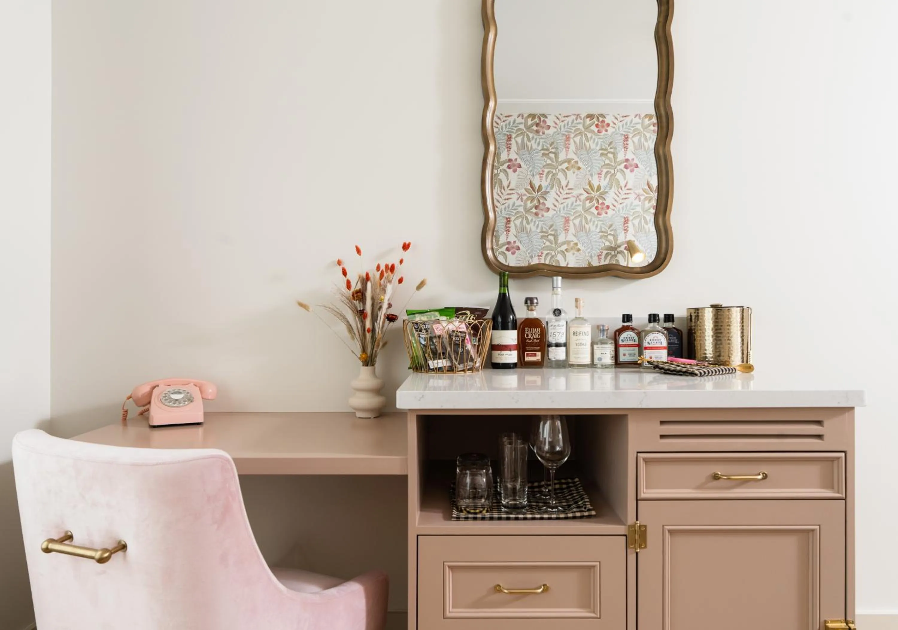 minibar in Petit Soleil - Bed, Breakfast and Bar