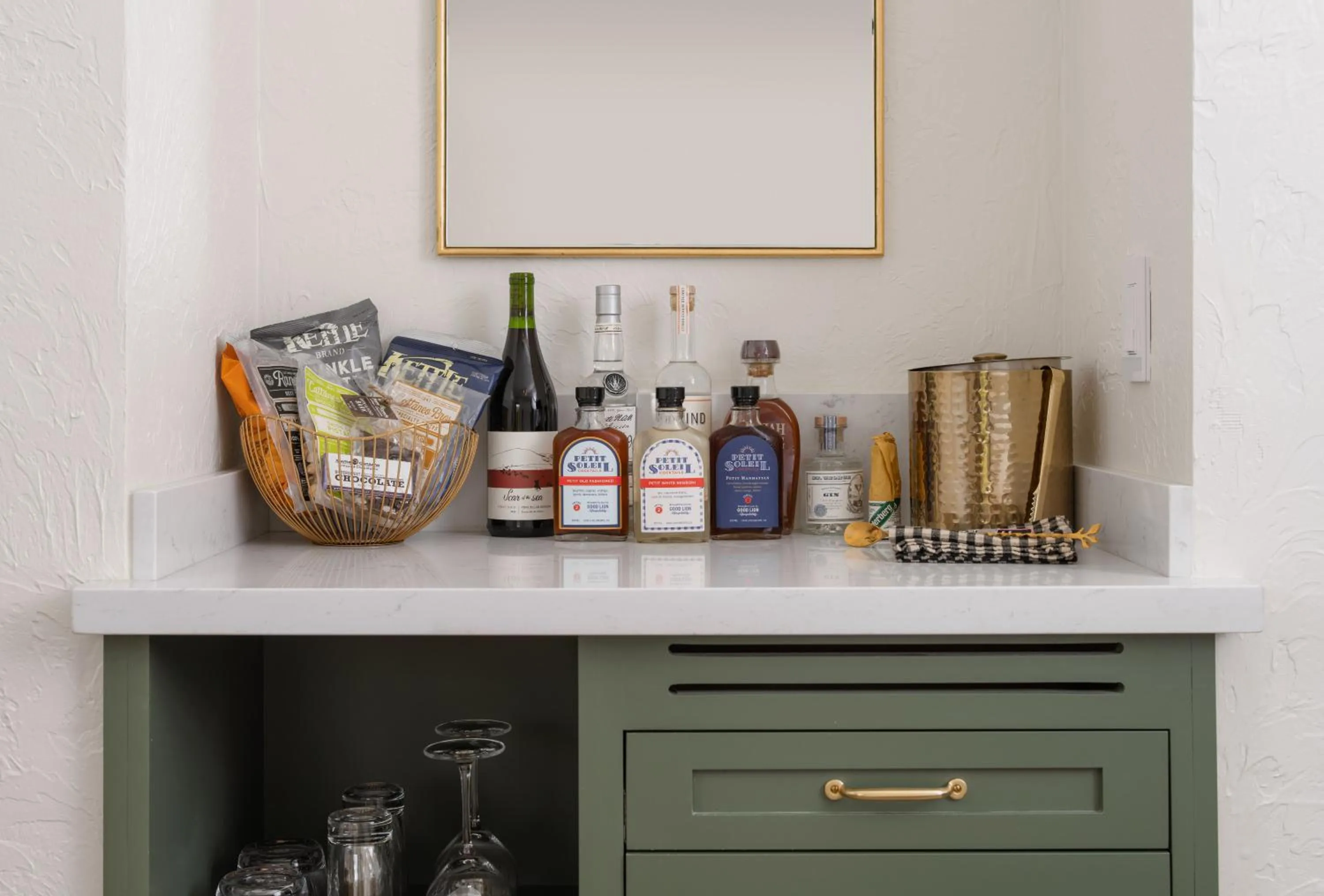 oven in Petit Soleil - Bed, Breakfast and Bar