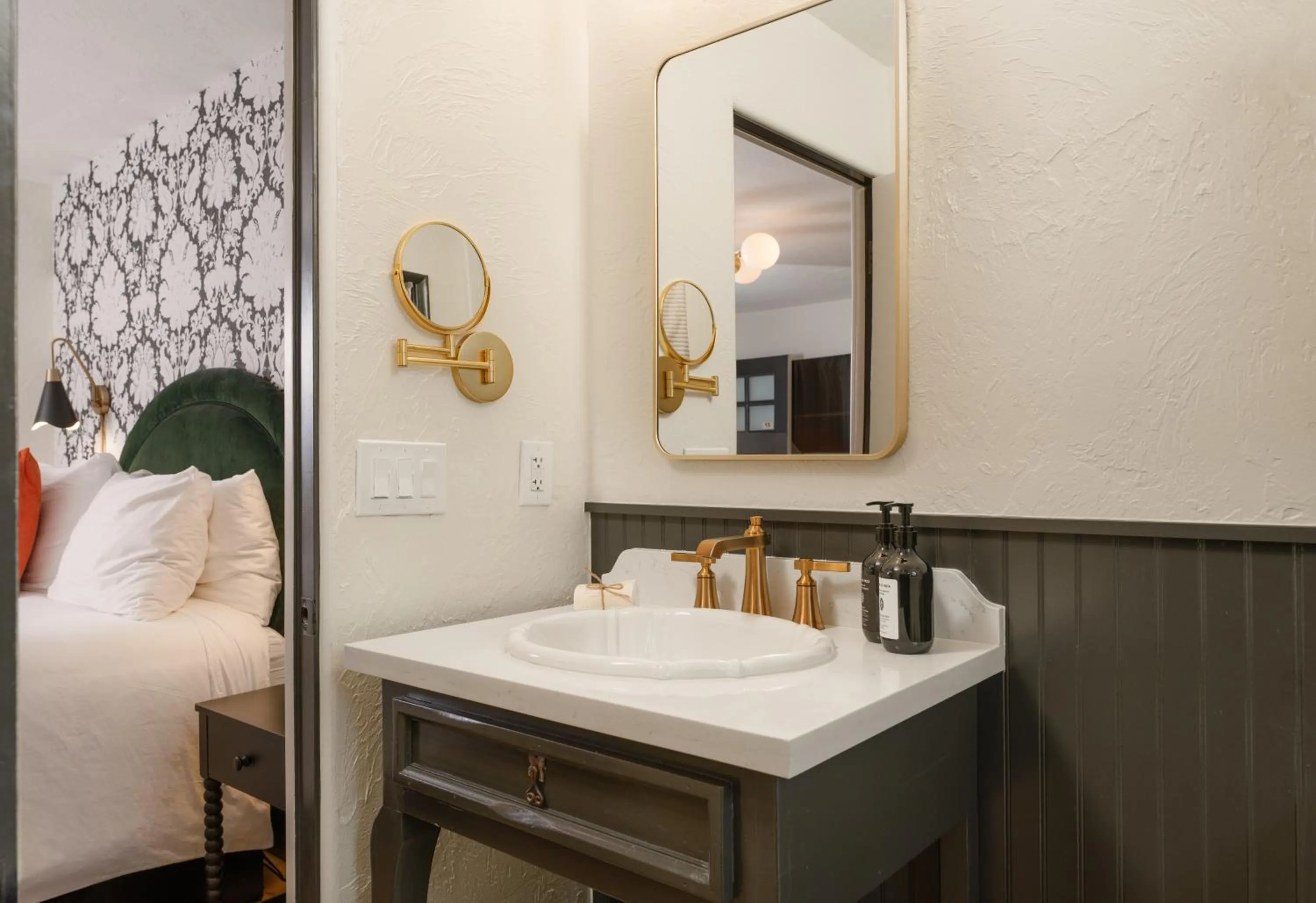 Bathroom in Petit Soleil - Bed, Breakfast and Bar