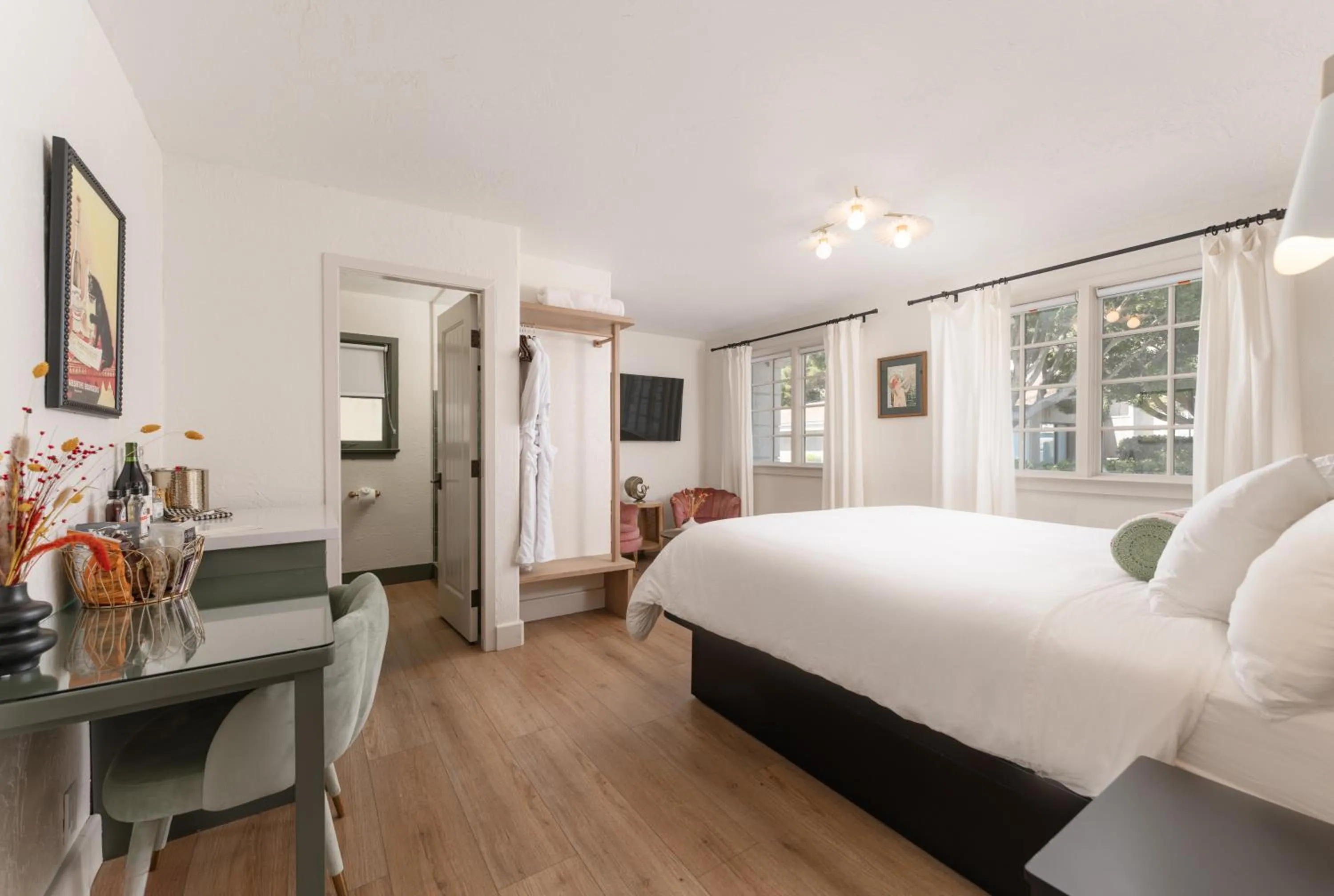 Photo of the whole room, Bed in Petit Soleil - Bed, Breakfast and Bar