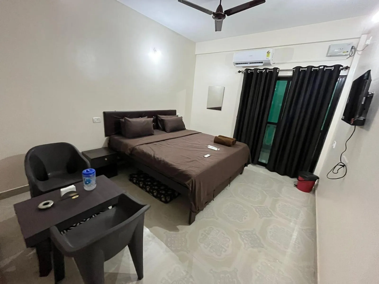 Bed in Hotel Saffron Baga