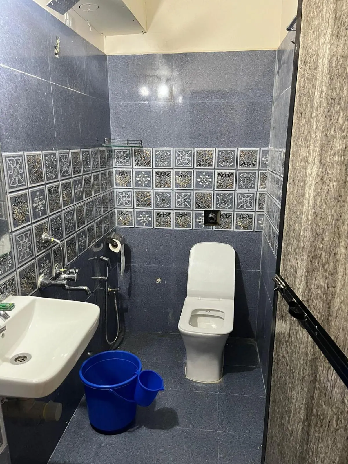 Toilet in Hotel Saffron Baga