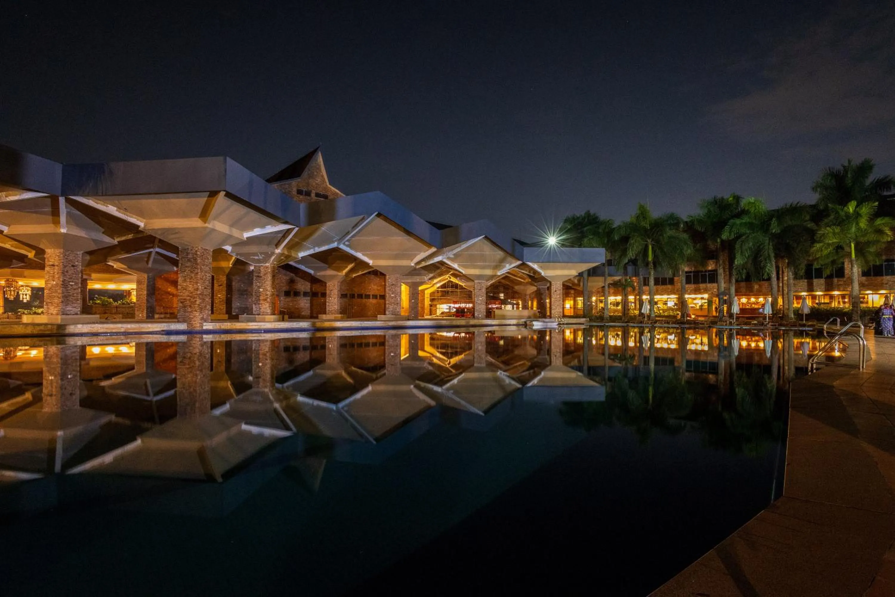 Swimming pool in Speke Resort and Conference Center