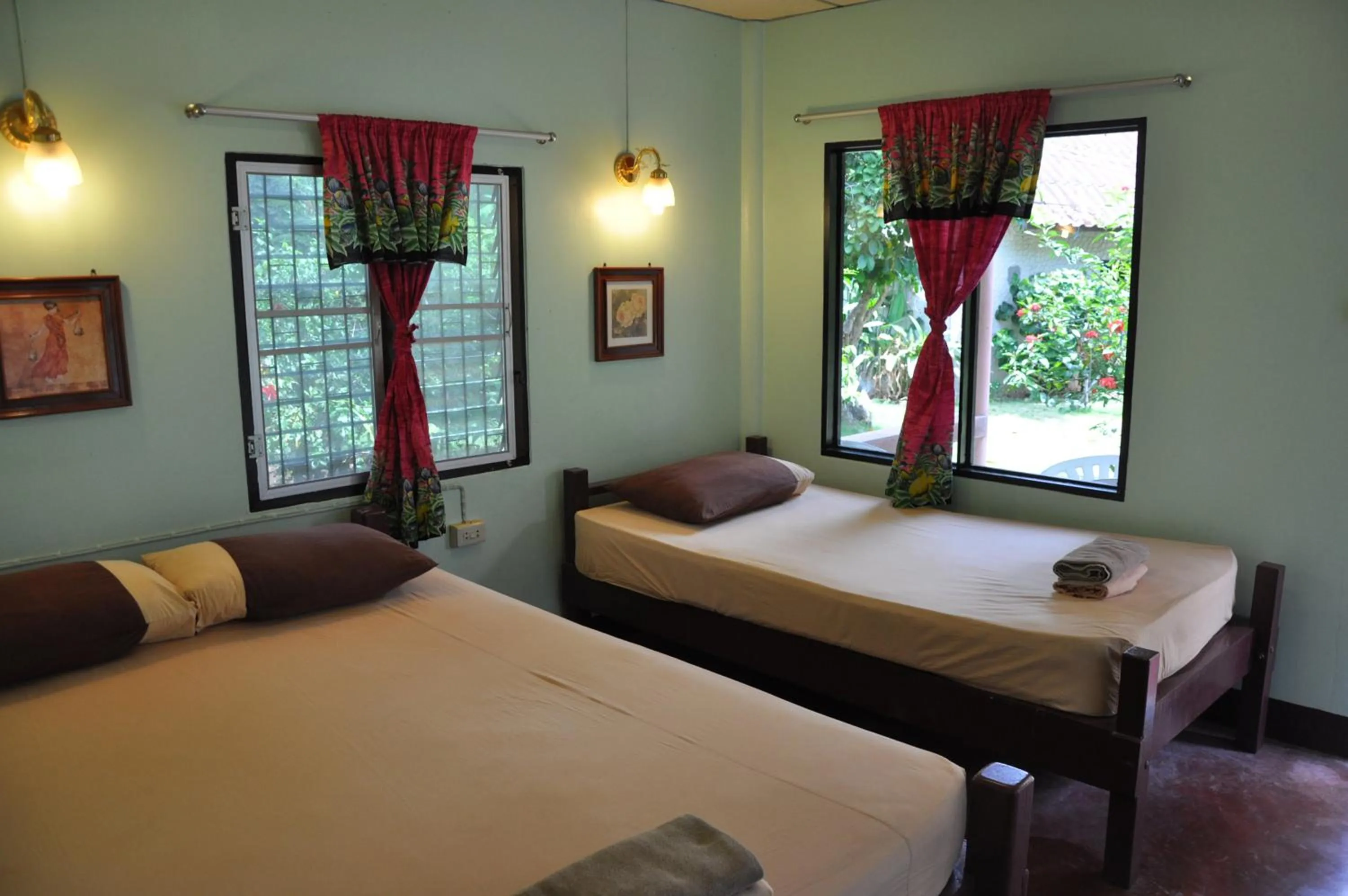 Bedroom, Bed in Coral Bungalows
