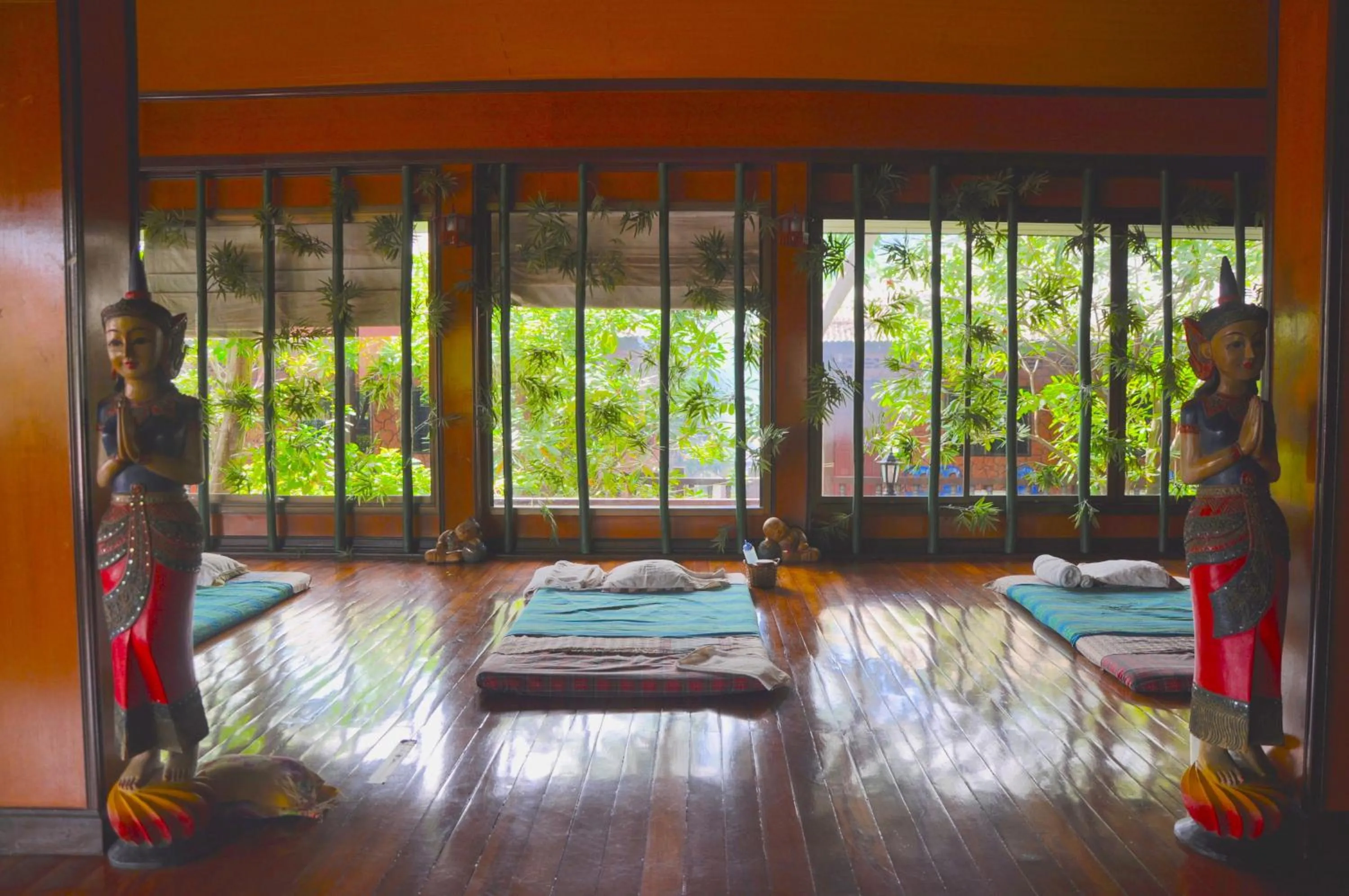 Massage, Bed in Coral Bungalows