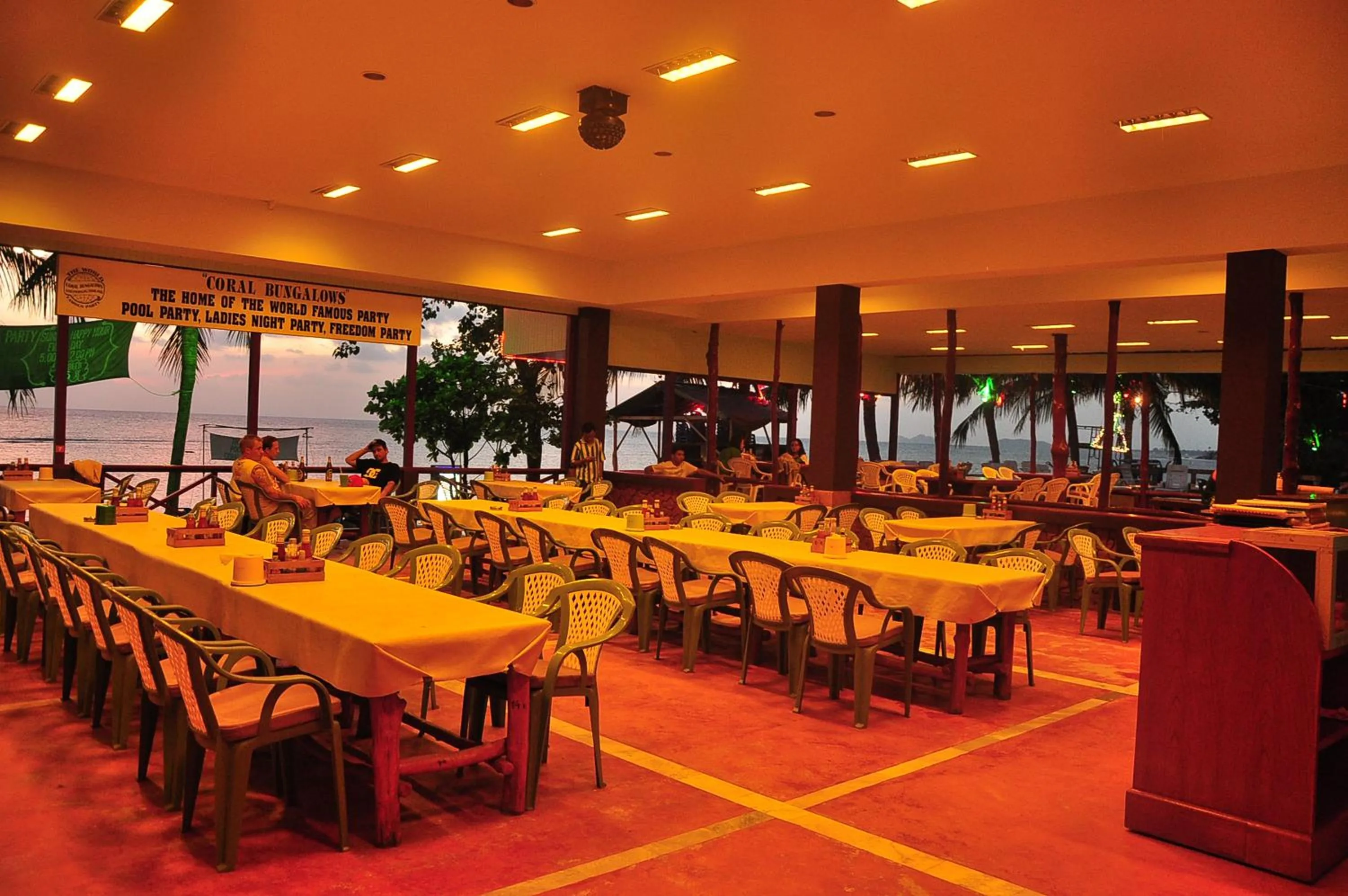 Restaurant/places to eat in Coral Bungalows