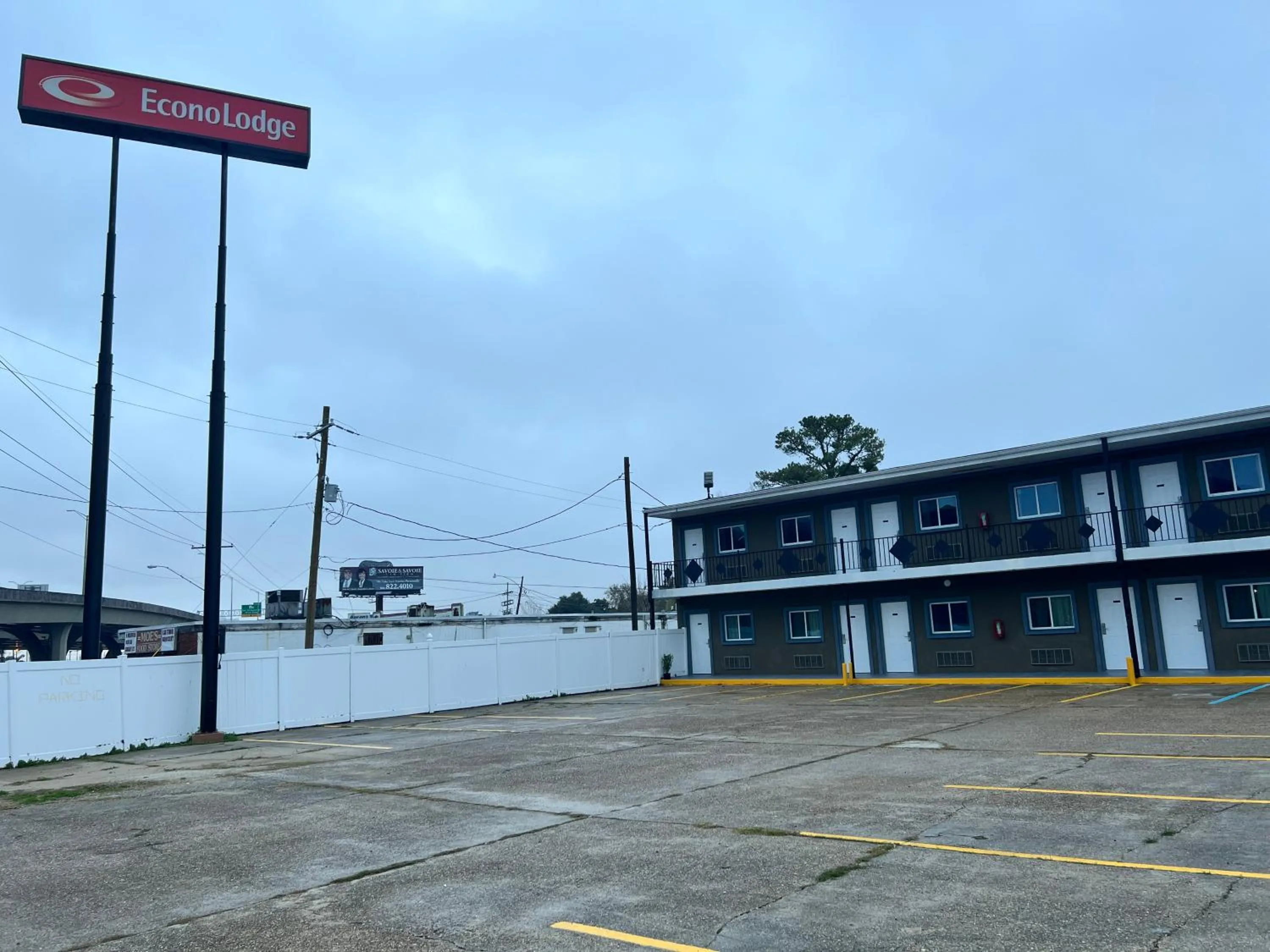 Property building in Econolodge