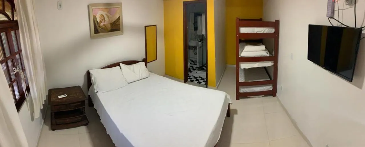 Shower, Bed in Pousada Toca dos Coelhos