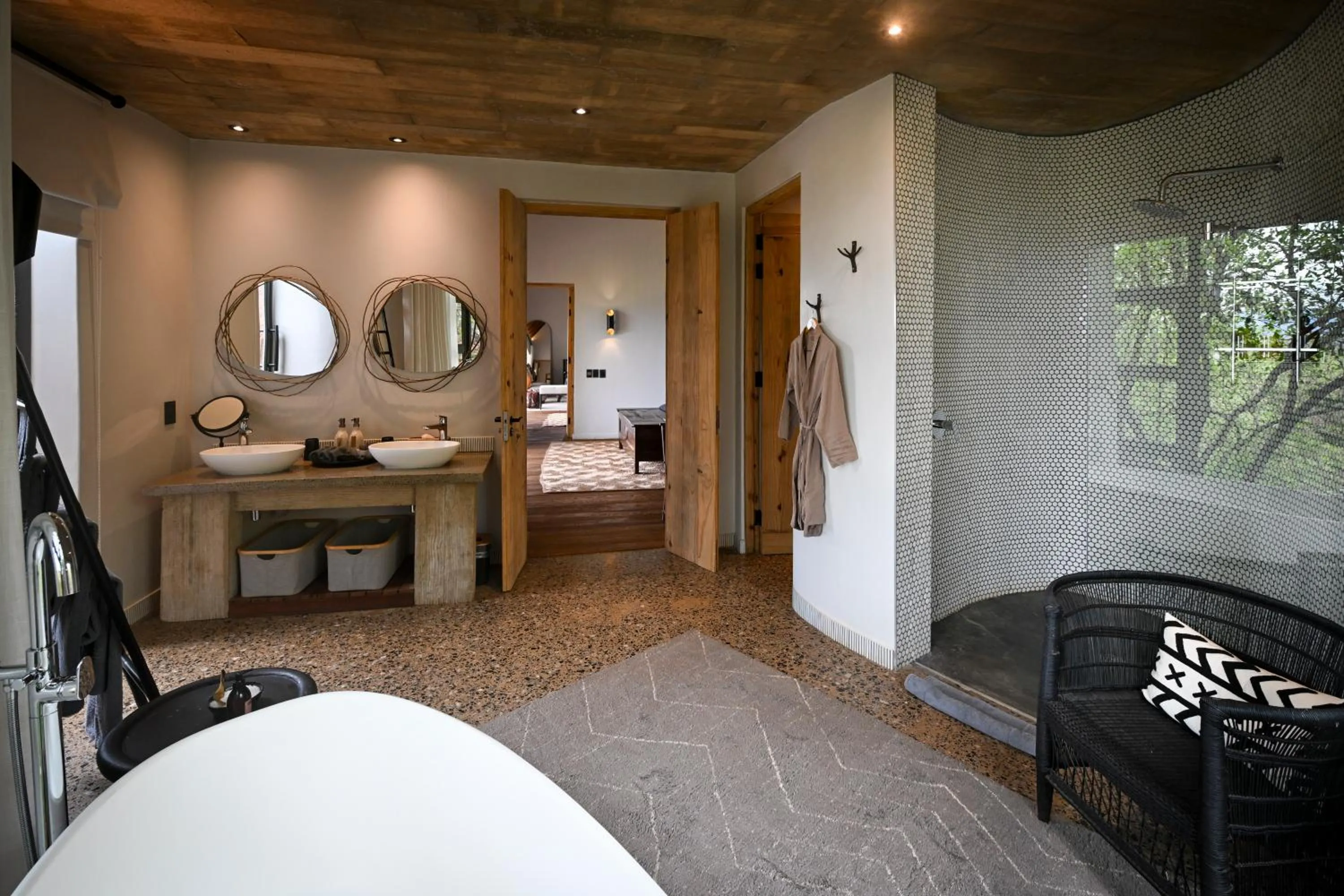 Bathroom, Bed in Madikwe Safari Lodge