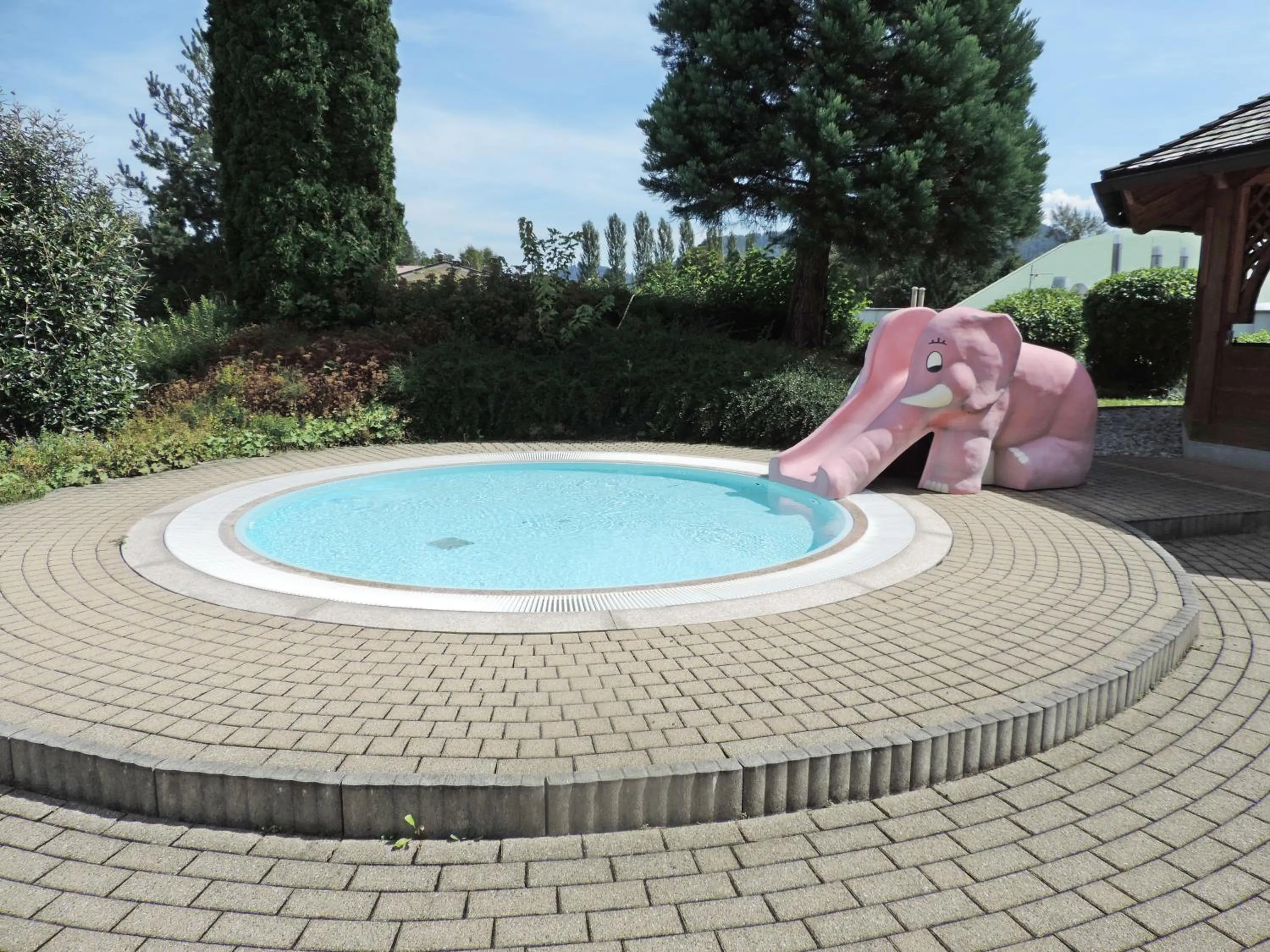 Swimming pool in Golf-Tennis-Wellnesshotel Mori