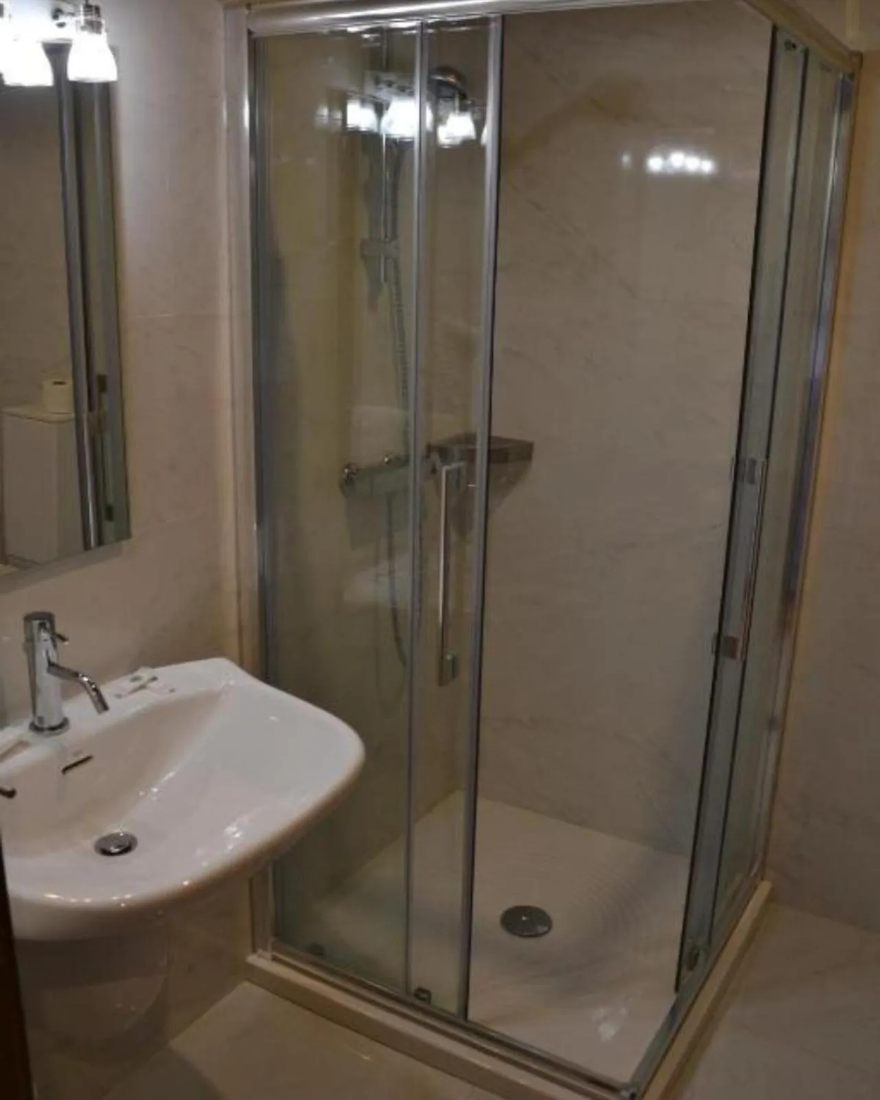 Shower in Hotel Santo Andre