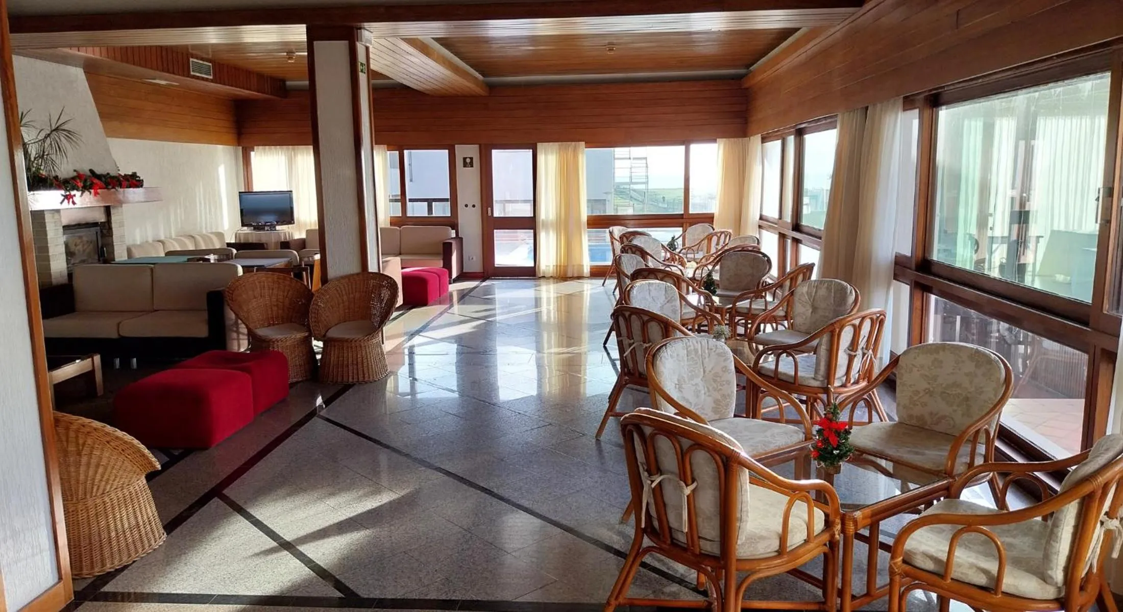 Communal lounge/ TV room in Hotel Santo Andre