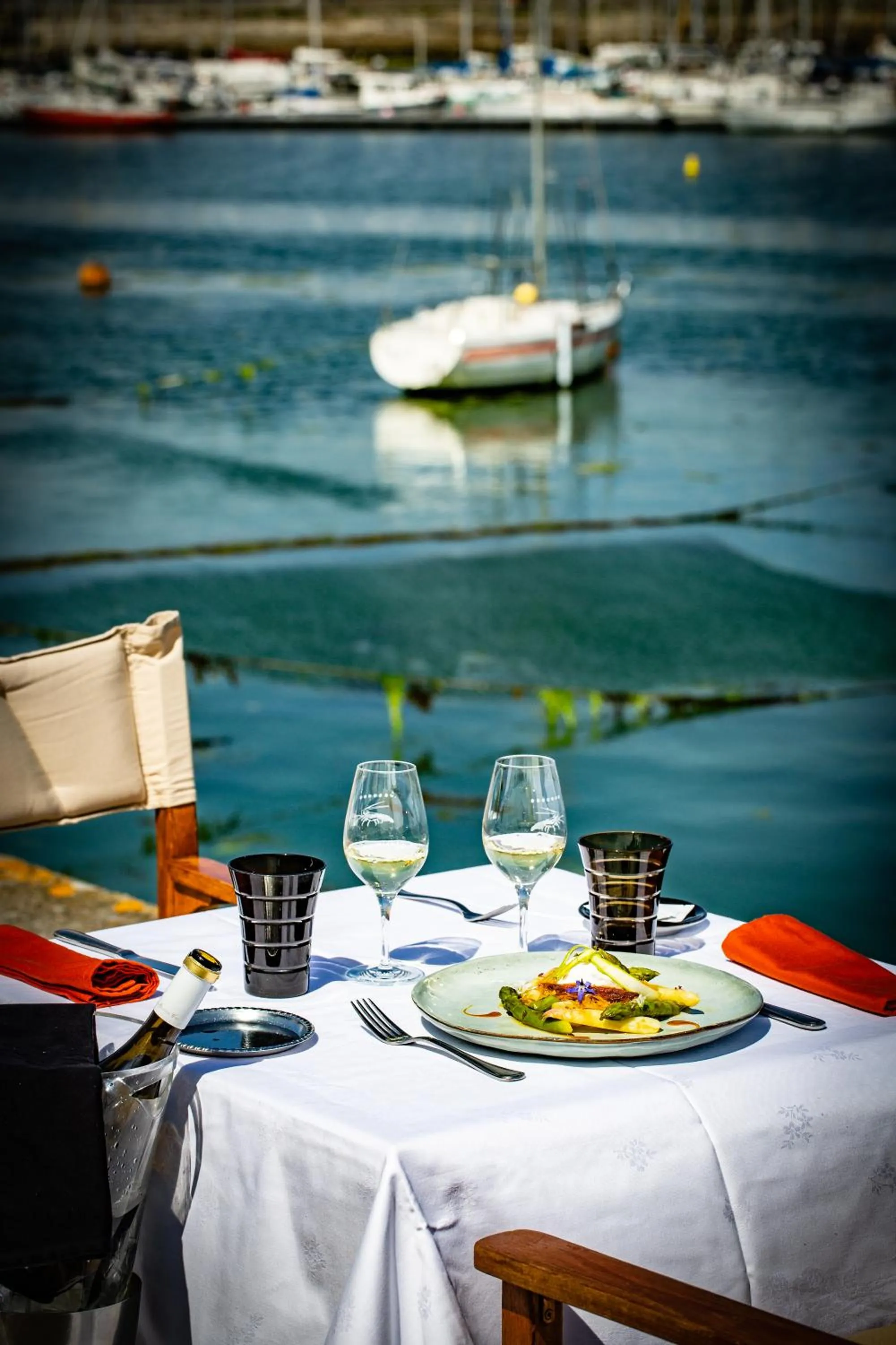 Lunch in Logis Hôtel de France - Face à la Mer