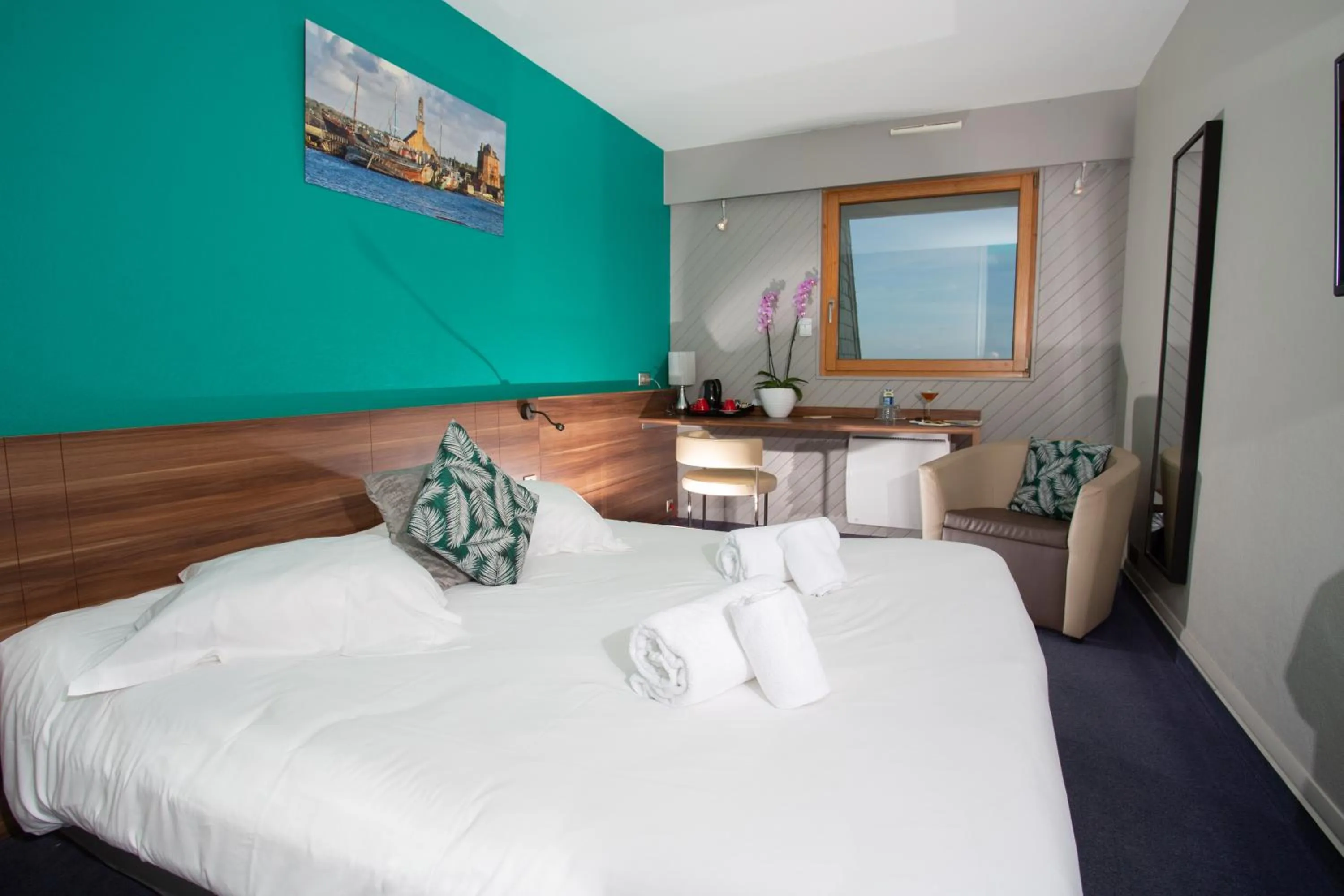 Photo of the whole room, Bed in Logis Hôtel de France - Face à la Mer