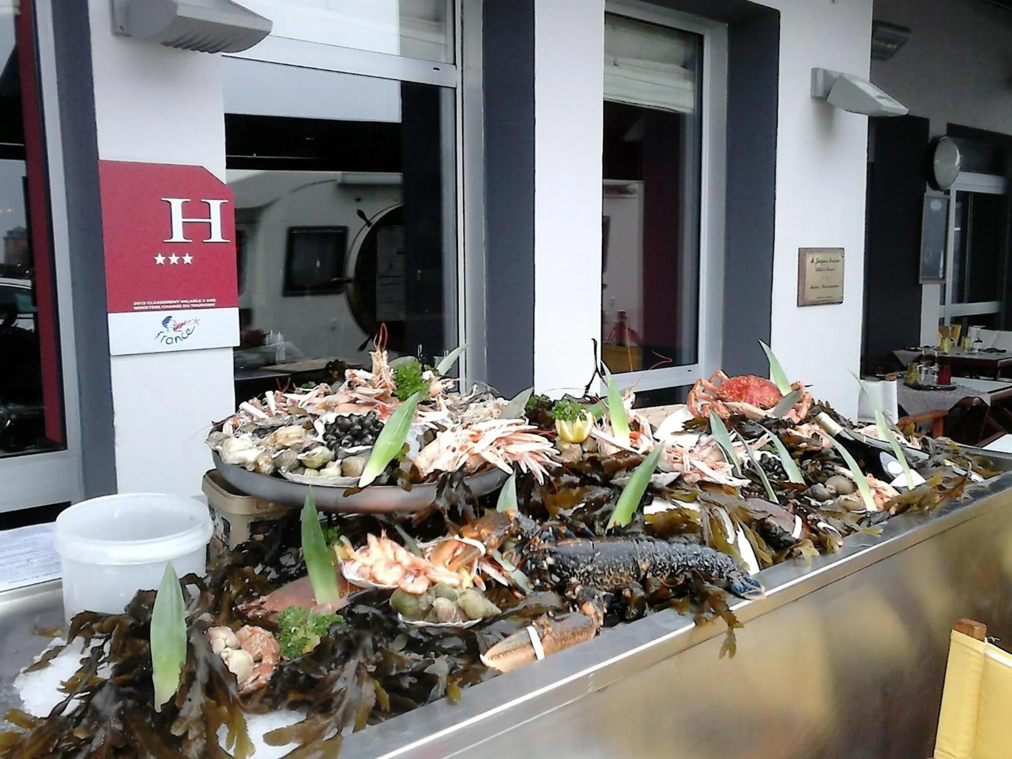 Food and drinks in Logis Hôtel de France - Face à la Mer