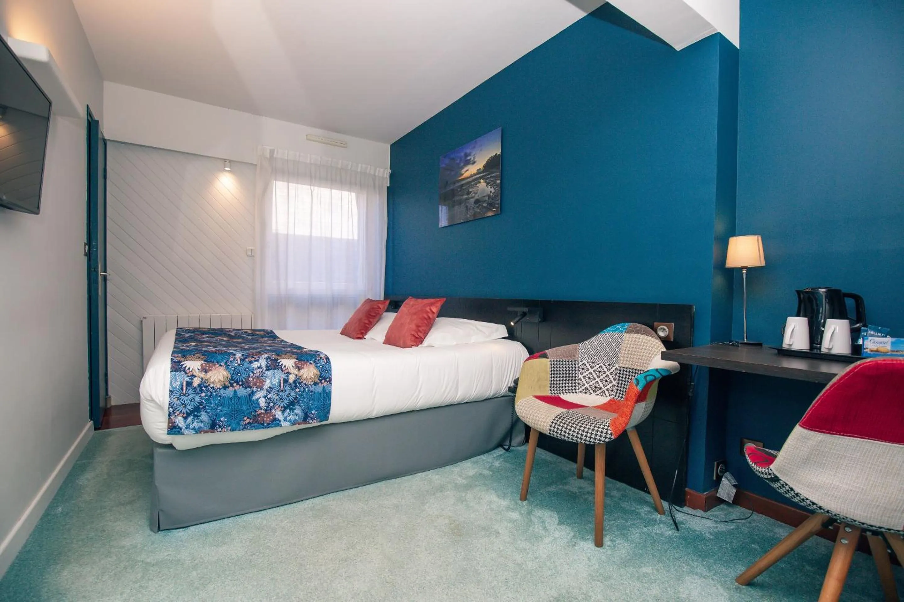 Bed in Logis Hôtel de France - Face à la Mer