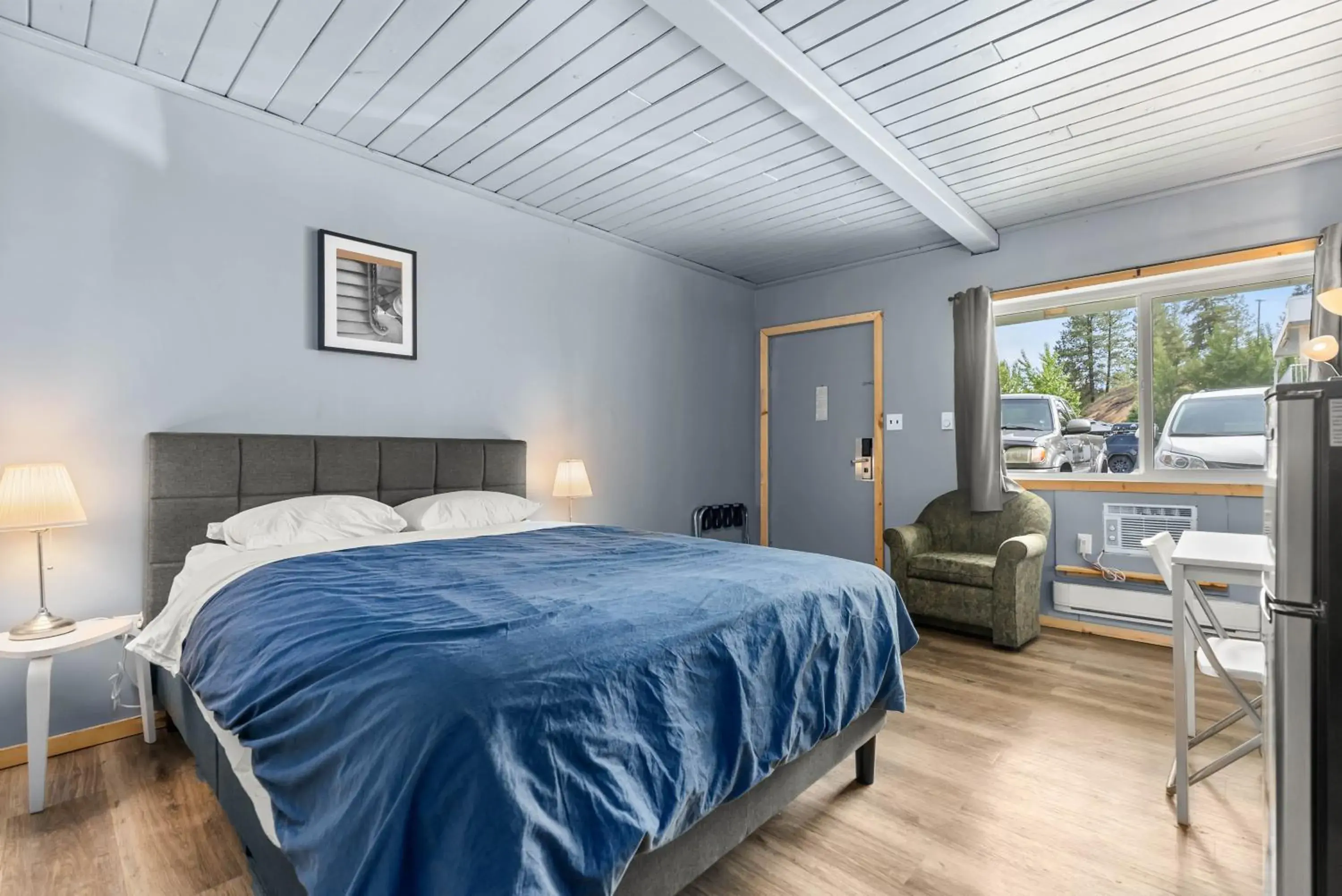 Deluxe Room - single occupancy in The Villager Inn Princeton Motel Deluxe Room - single occupancy in The Villager Inn Princeton Motel