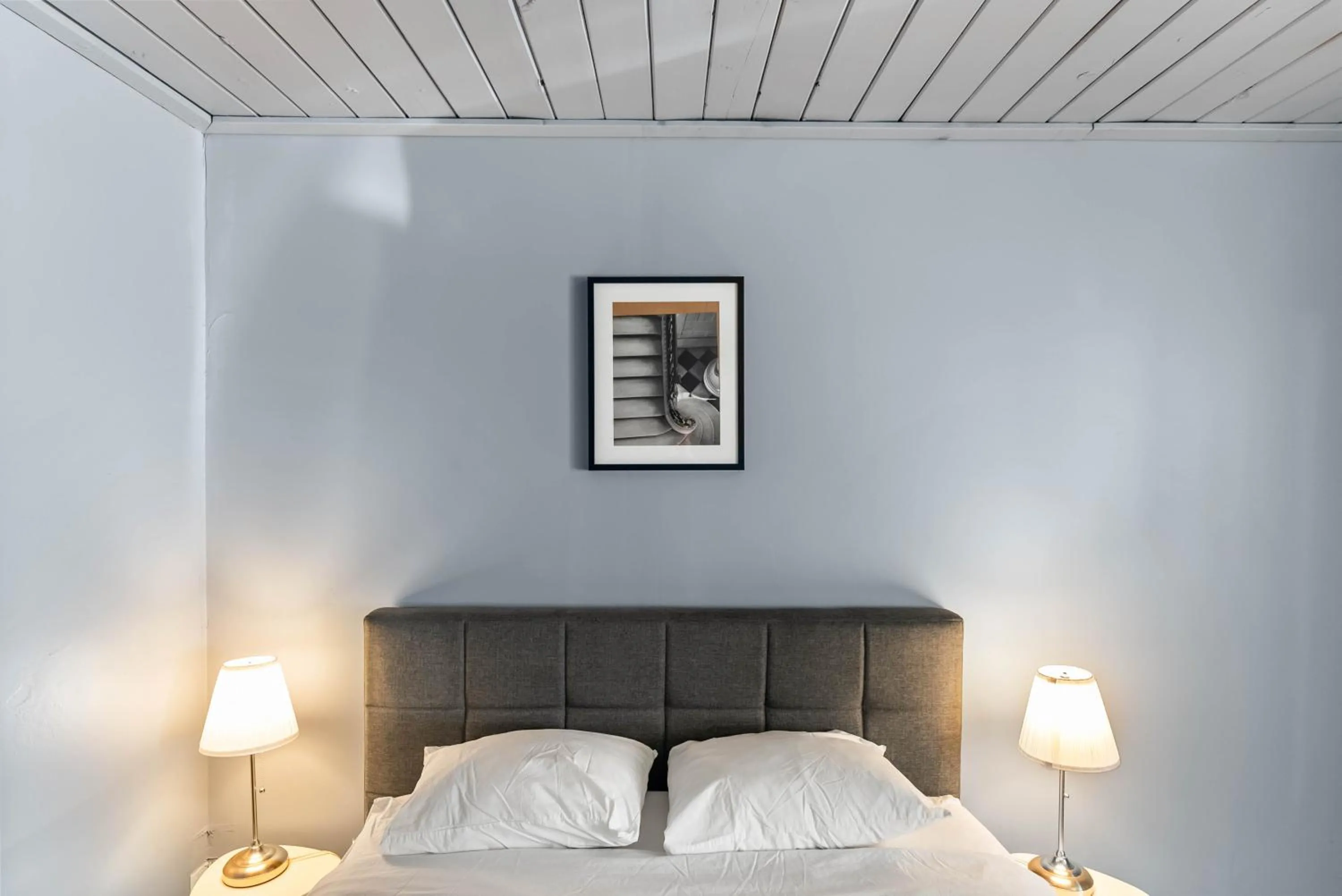 Bedroom in The Villager Inn Princeton Motel