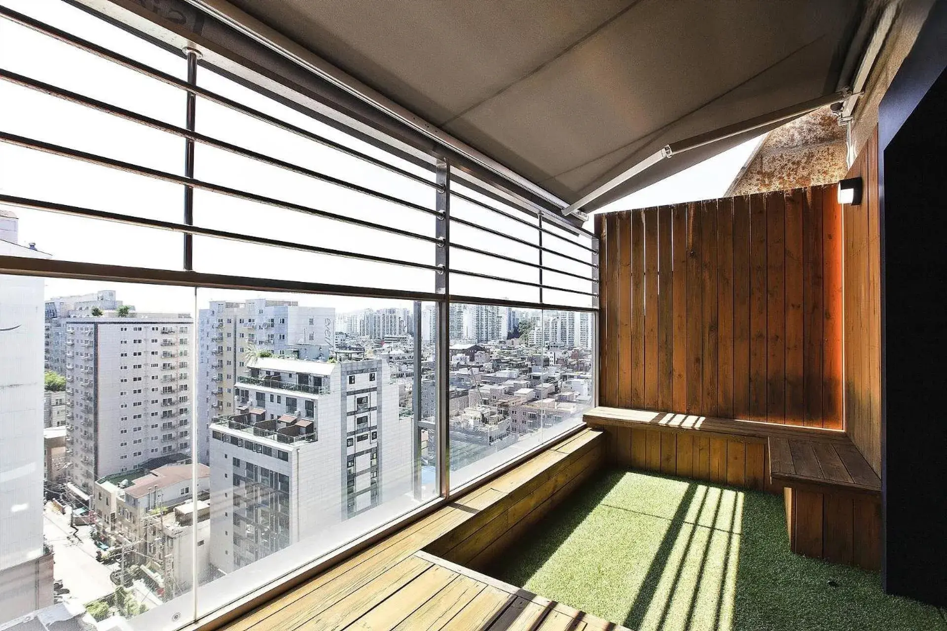 Double or Twin Room with Balcony in Dongdaemun Signature Tourist Hotel Double or Twin Room with Balcony in Dongdaemun Signature Tourist Hotel