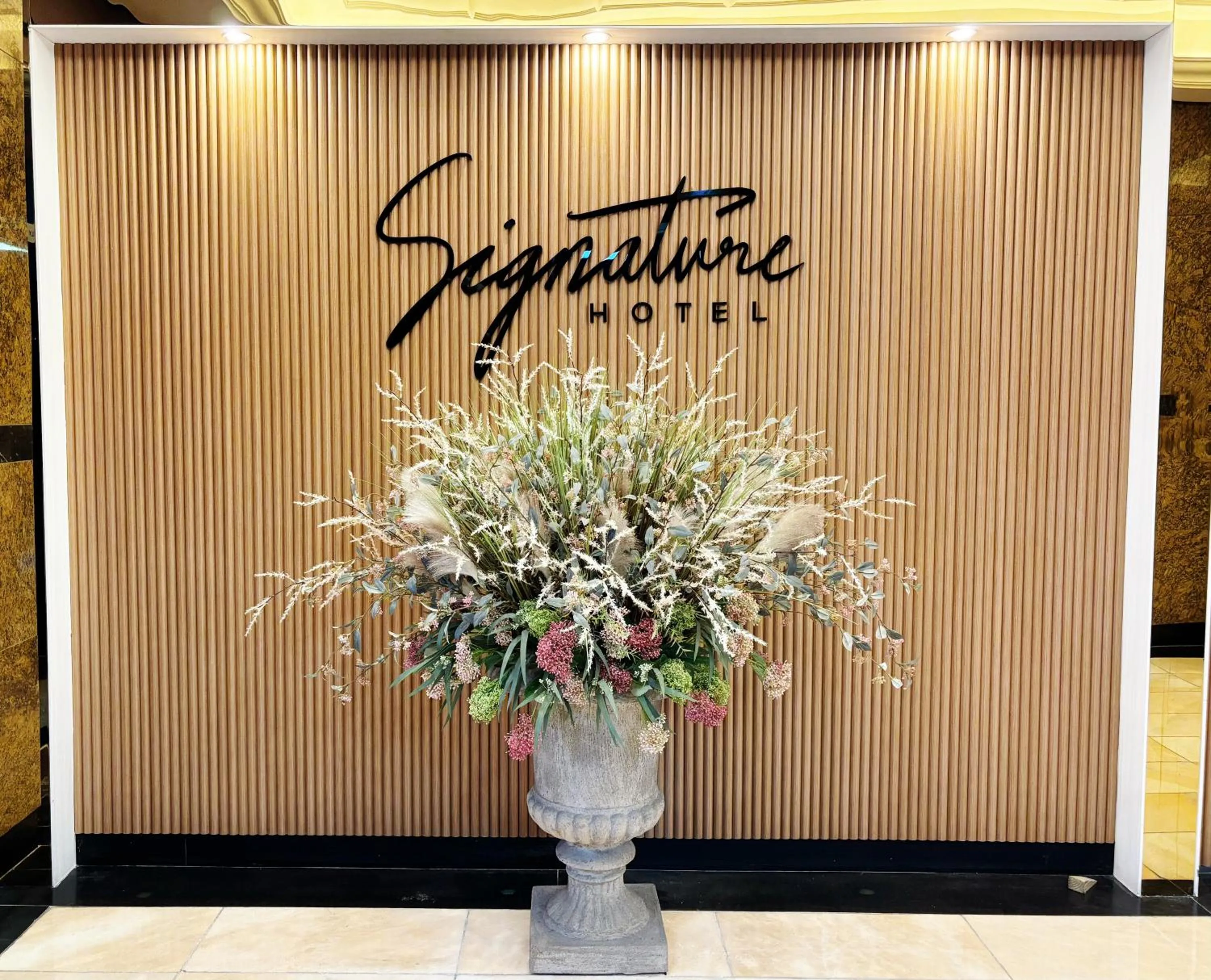 Property logo or sign in Dongdaemun Signature Tourist Hotel