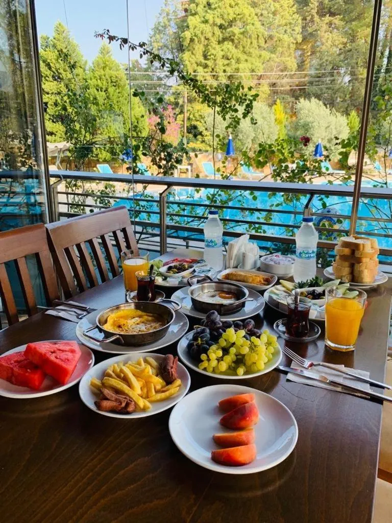 Food and drinks in Pamukkale Whiteheaven Suite Hotel