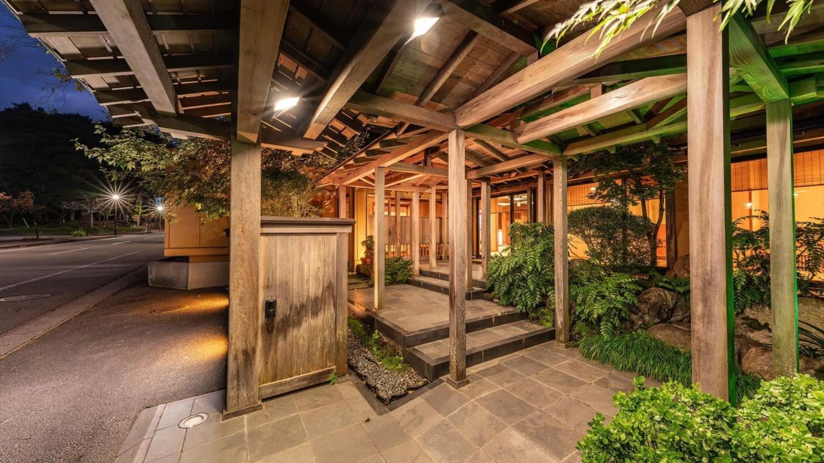 Property building in Kashintei Shirahama