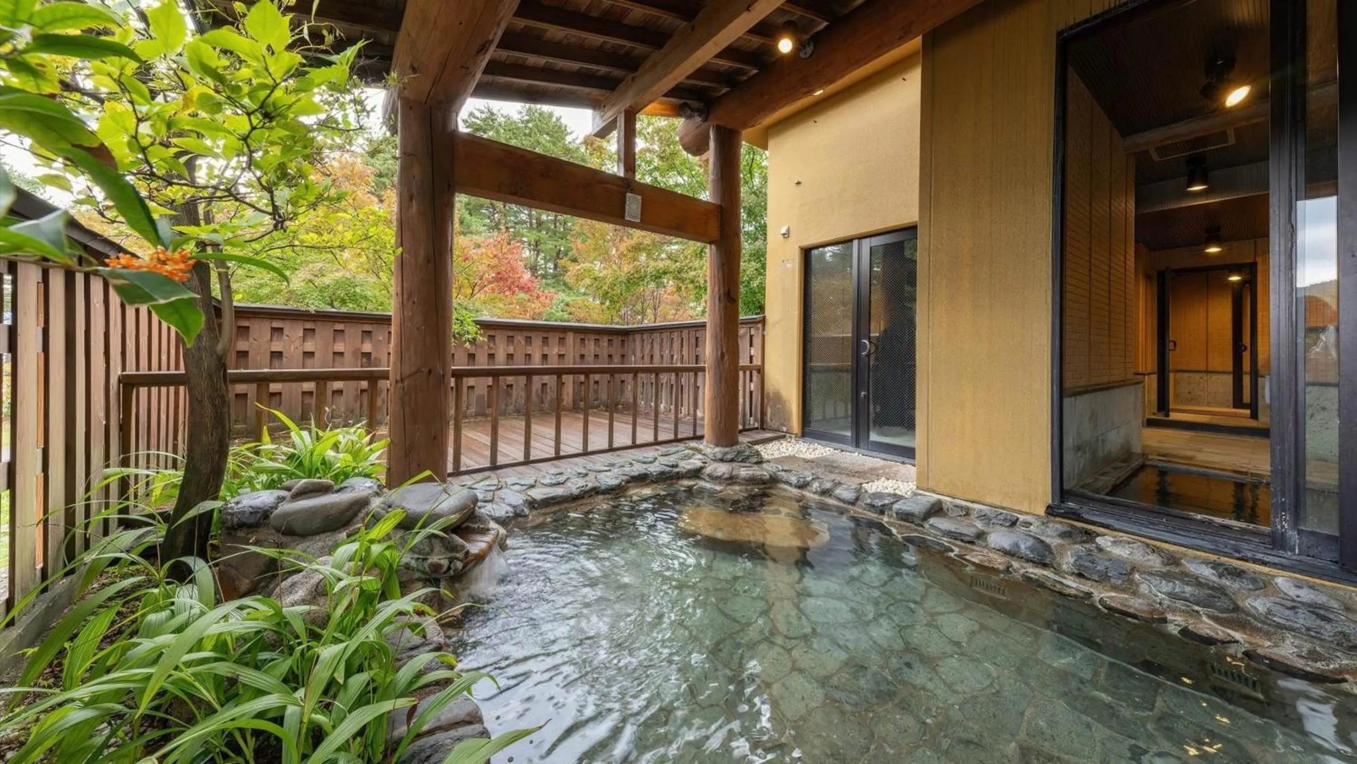 Hot Spring Bath in Kashintei Shirahama