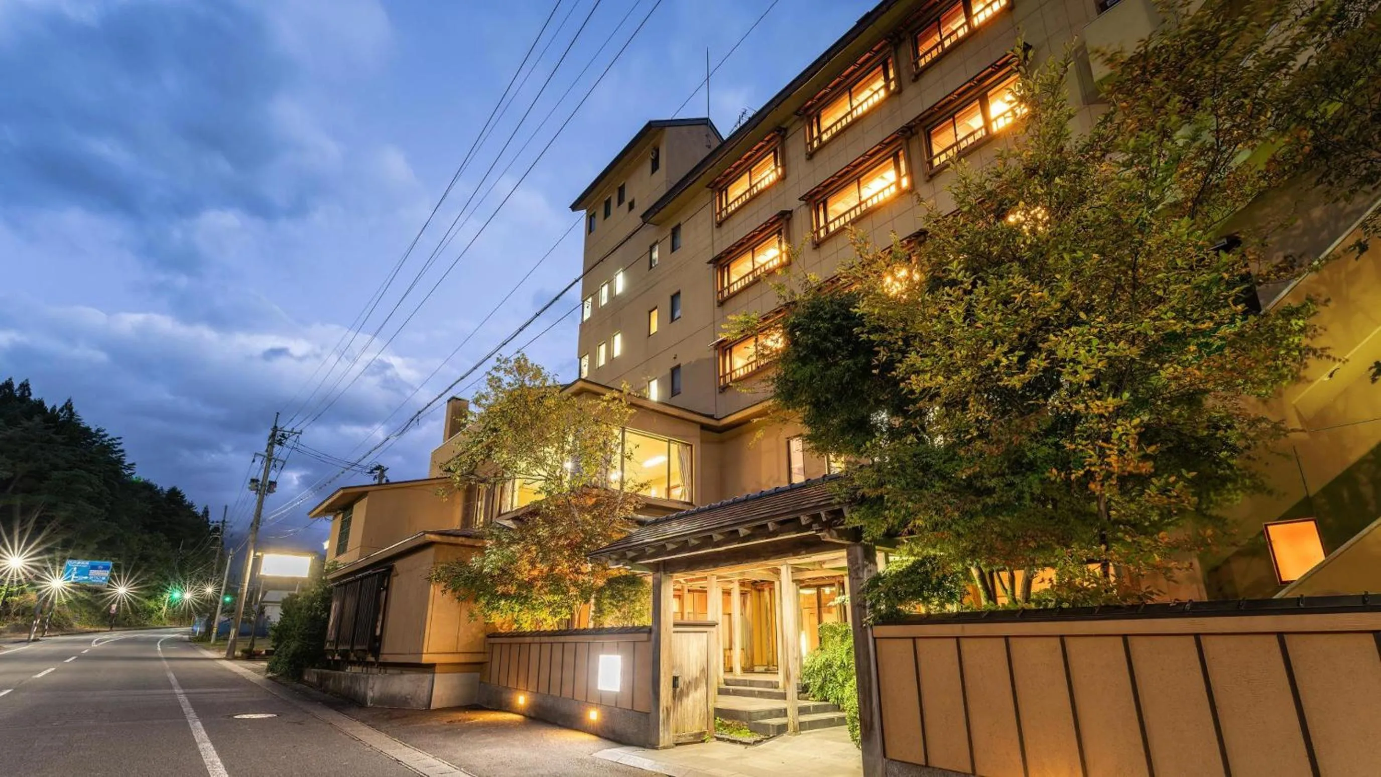 Property building in Kashintei Shirahama