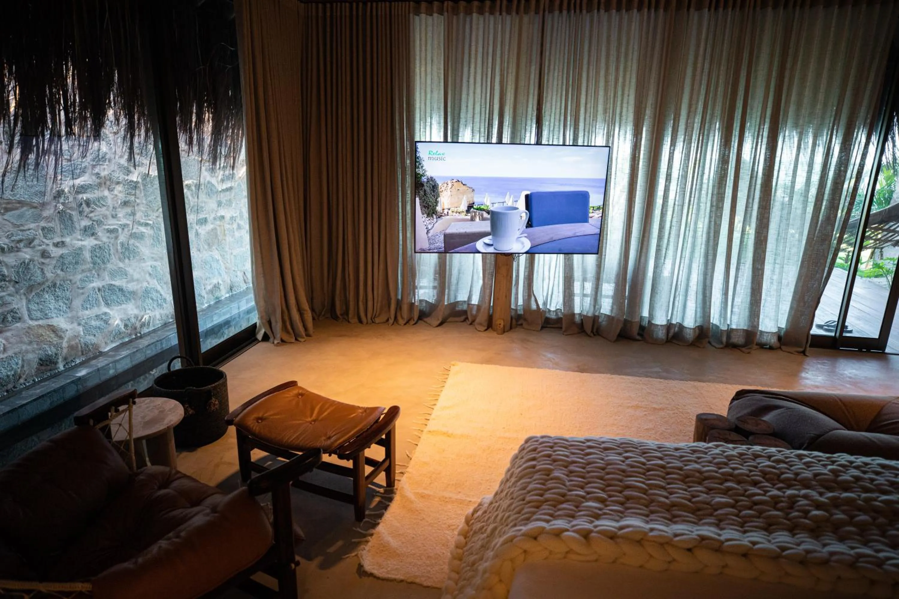 Communal lounge/ TV room, Bed in Paru Boutique Hotel