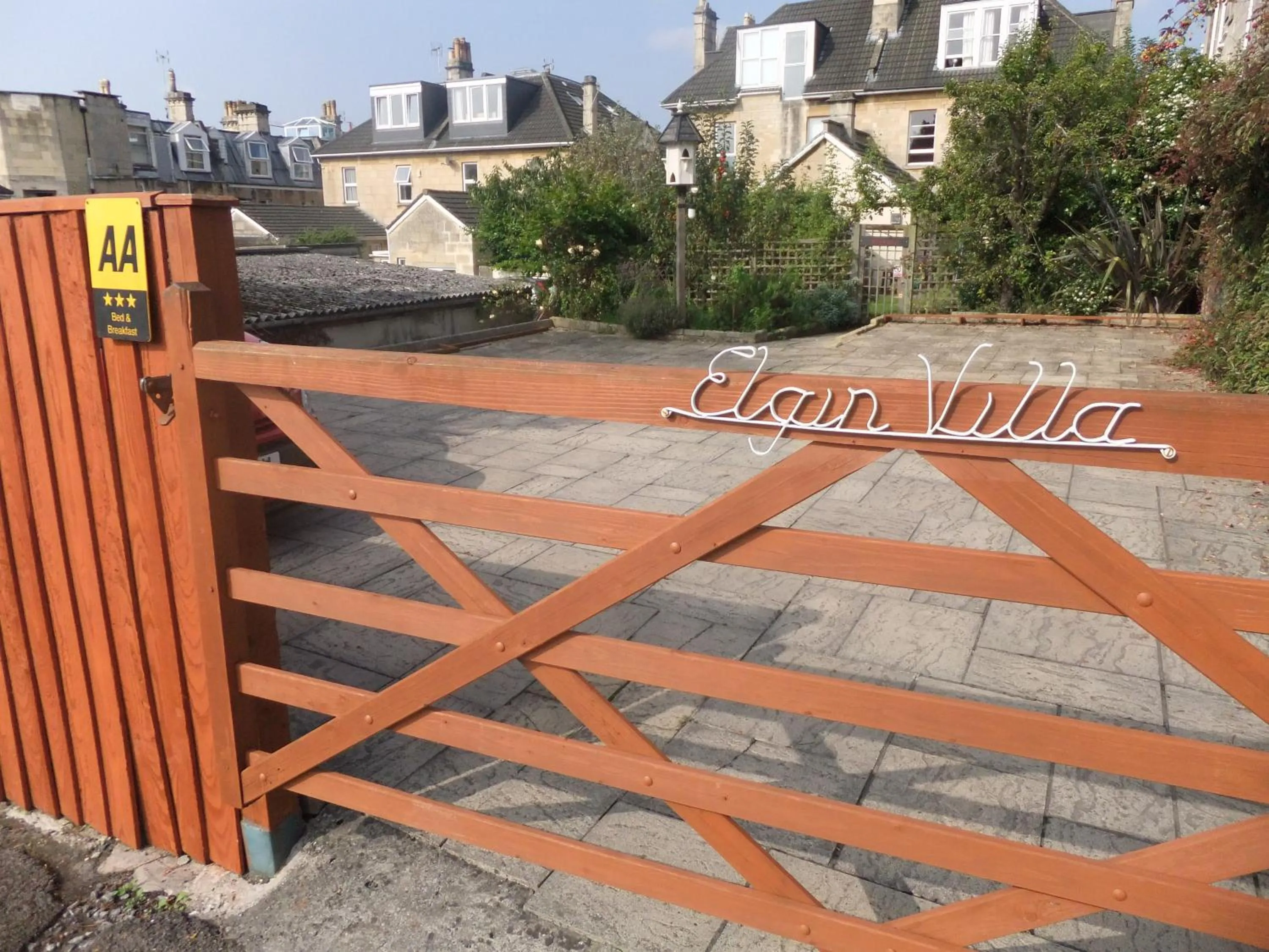 Facade/entrance in Elgin Villa