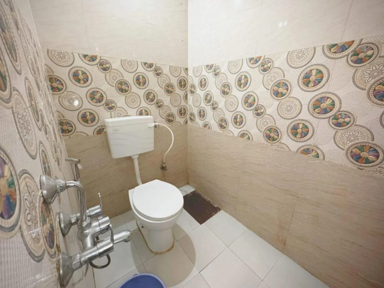 Shower in Narayana's Haveli
